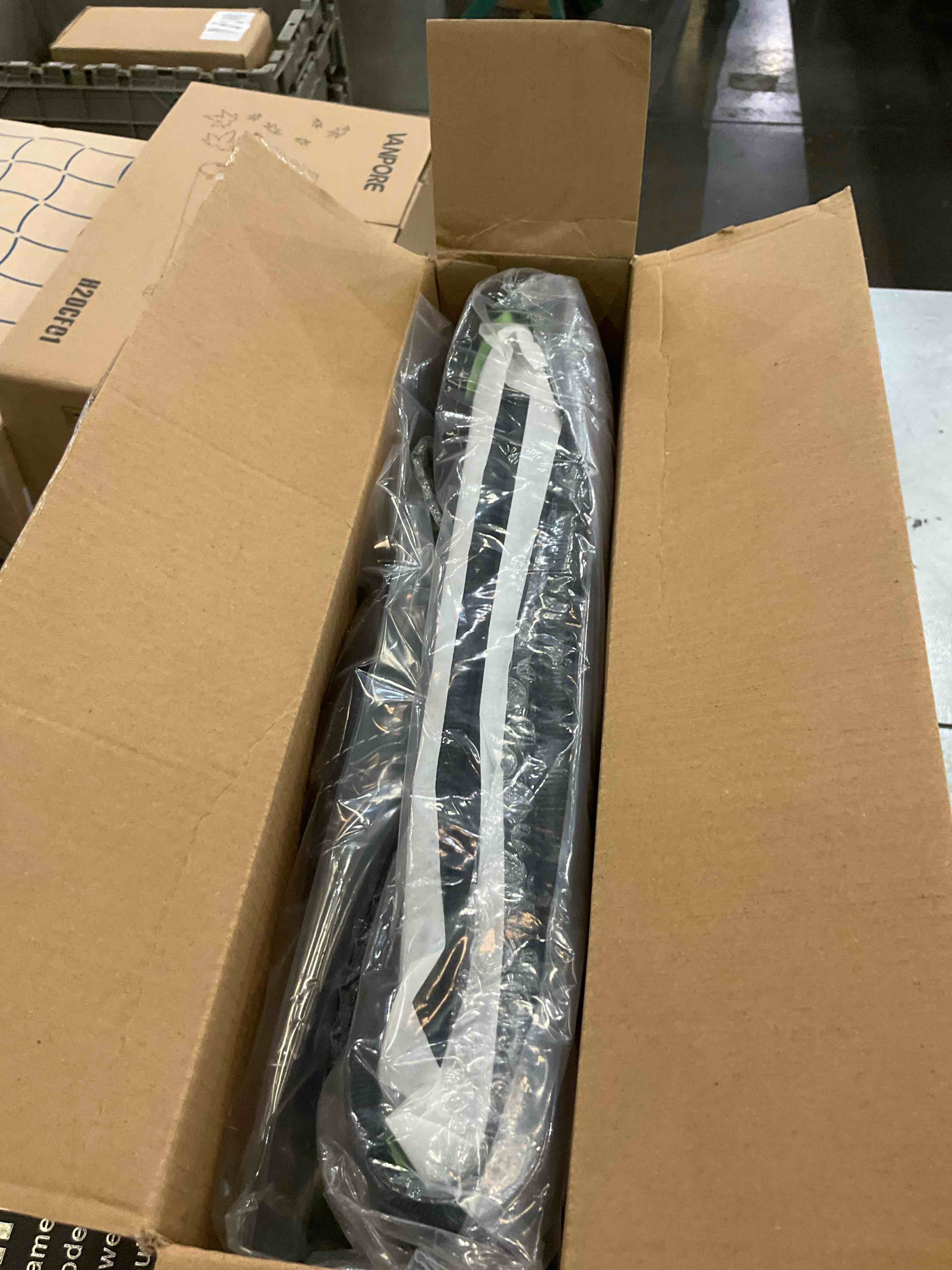 https://s3.amazonaws.com/lotting-images-prod/BargainHunt/EXS01350781_1711560817439.jpeg