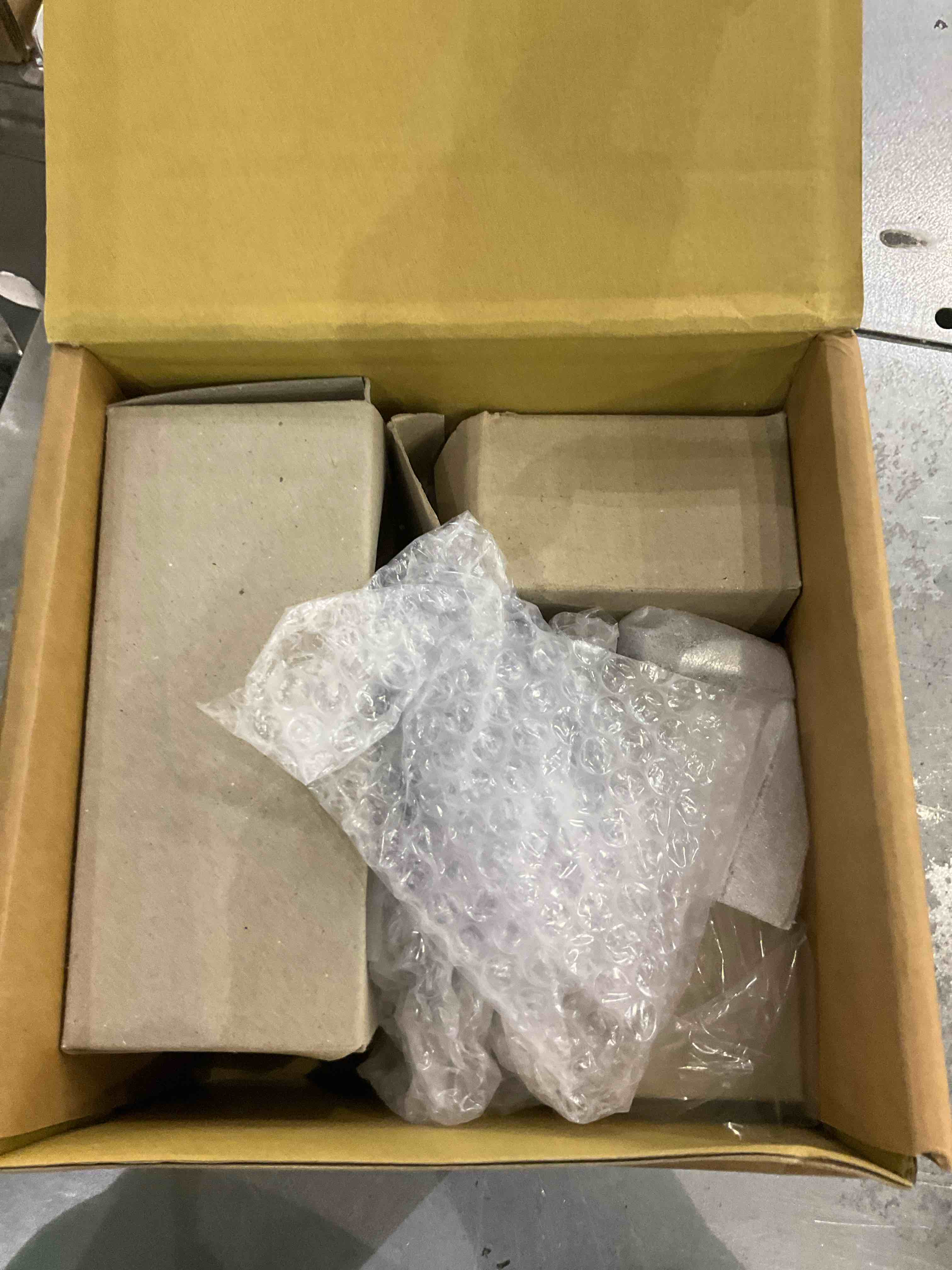 https://s3.amazonaws.com/lotting-images-prod/BargainHunt/EXS01350864_1711627914681.jpeg