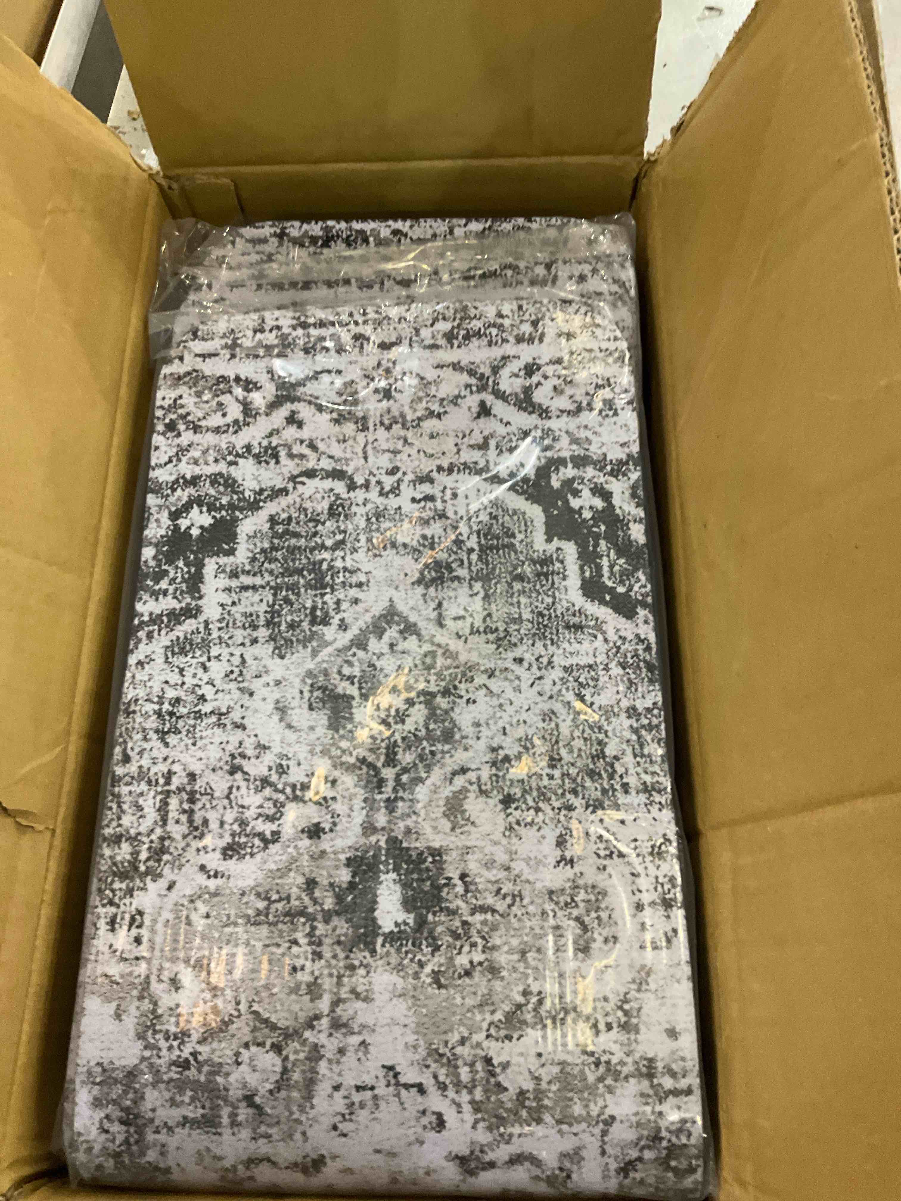 https://s3.amazonaws.com/lotting-images-prod/BargainHunt/EXS01350897_1711632725471.jpeg