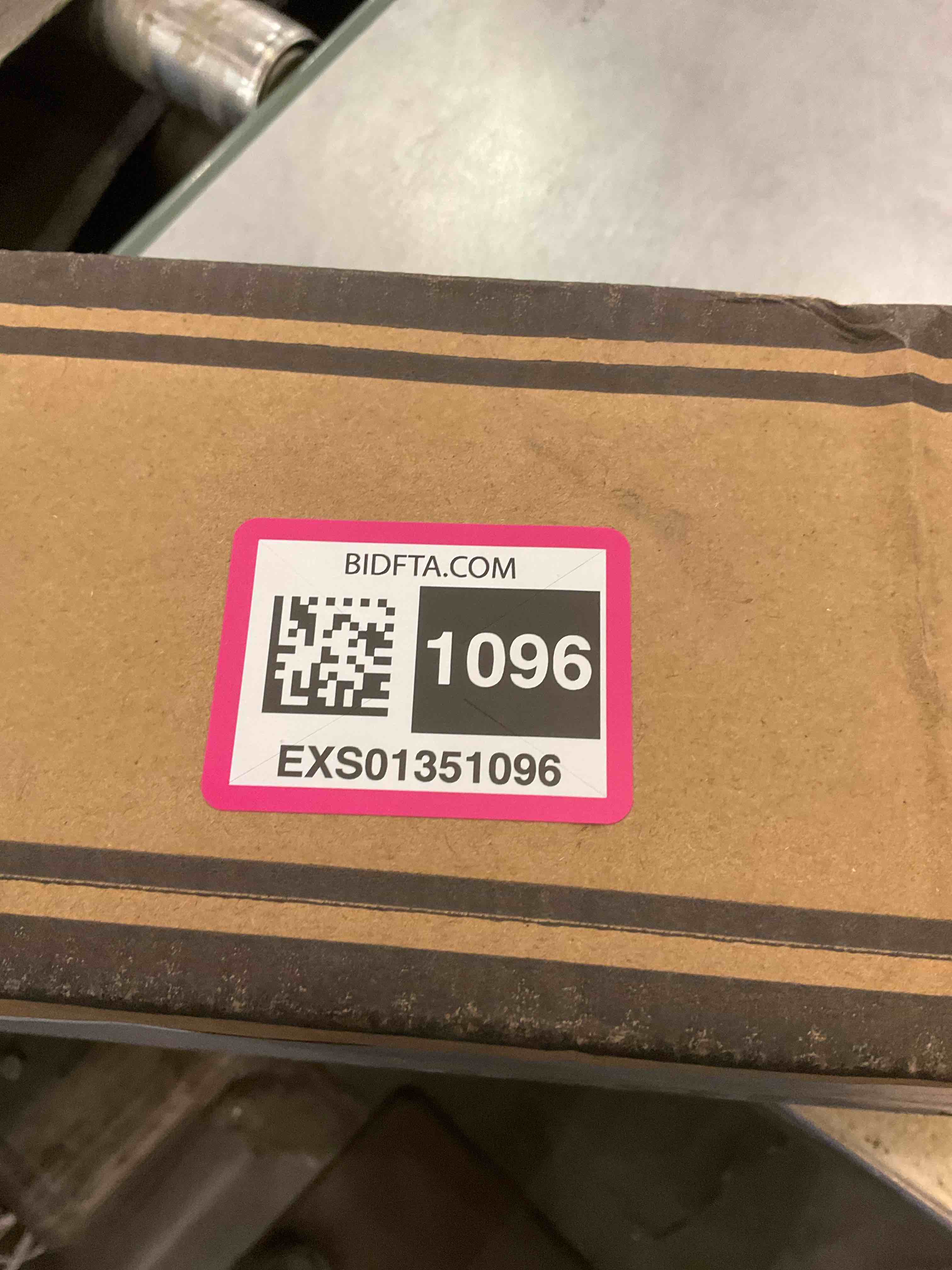 https://s3.amazonaws.com/lotting-images-prod/BargainHunt/EXS01351096_1712597449915.jpeg