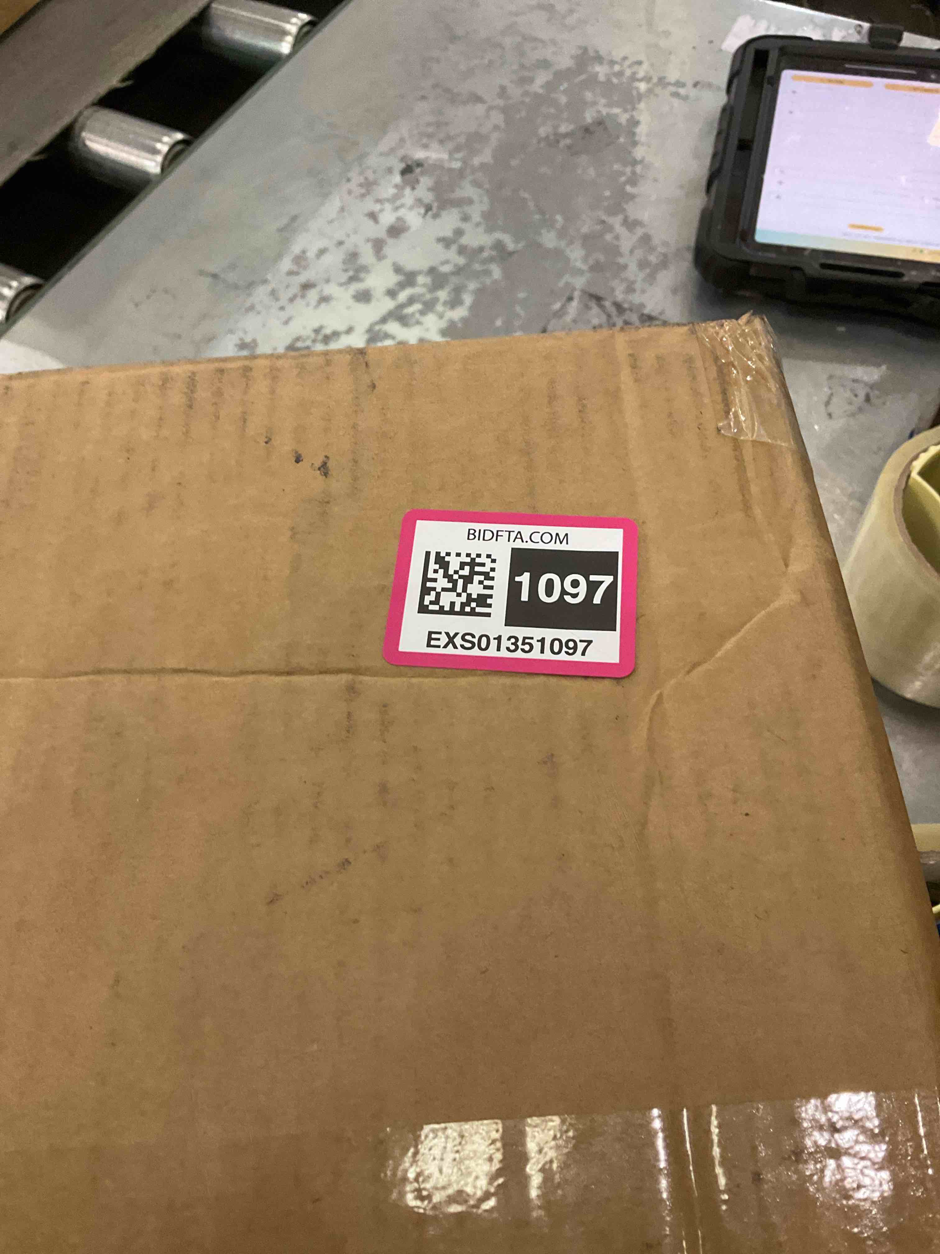 https://s3.amazonaws.com/lotting-images-prod/BargainHunt/EXS01351097_1712597525675.jpeg