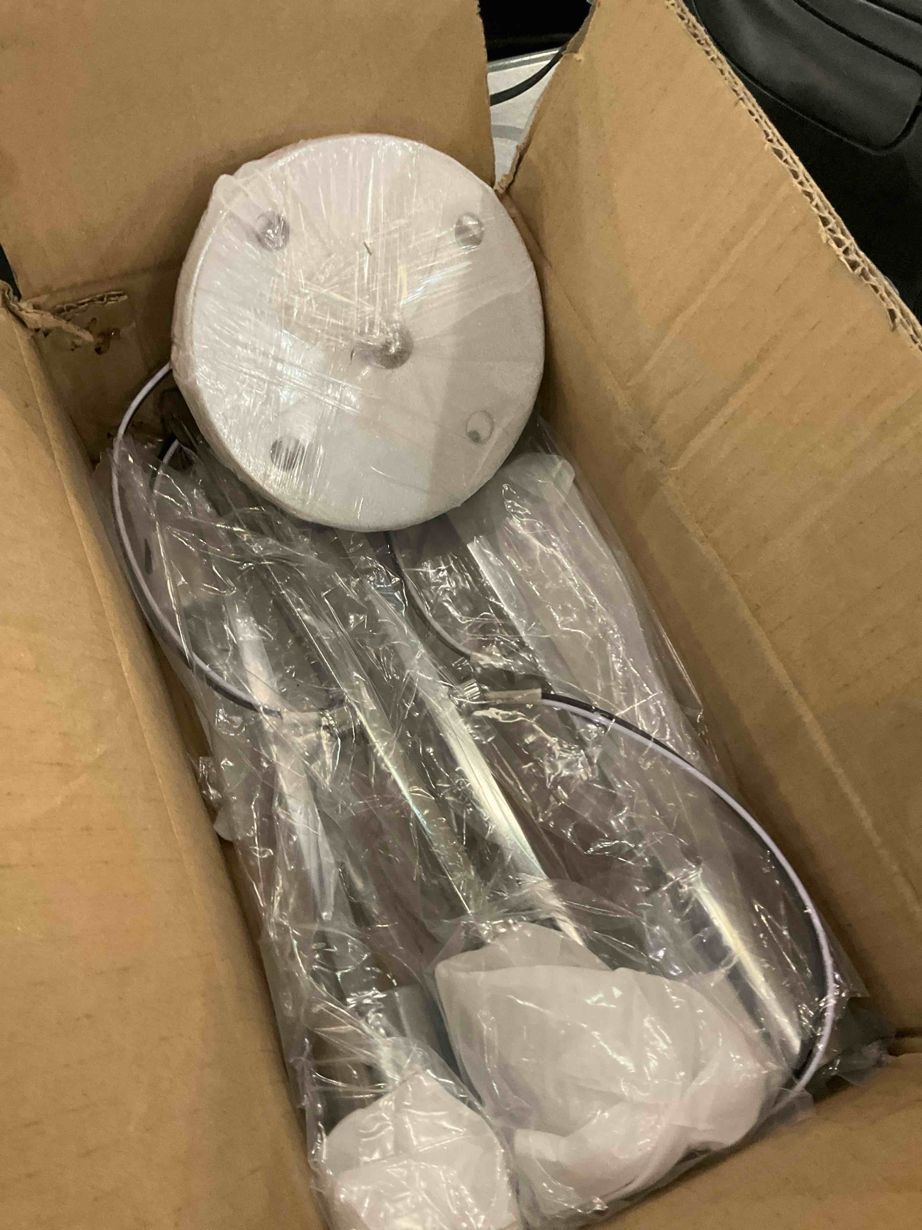 https://s3.amazonaws.com/lotting-images-prod/BargainHunt/EXS01351172_1712677733784.jpeg