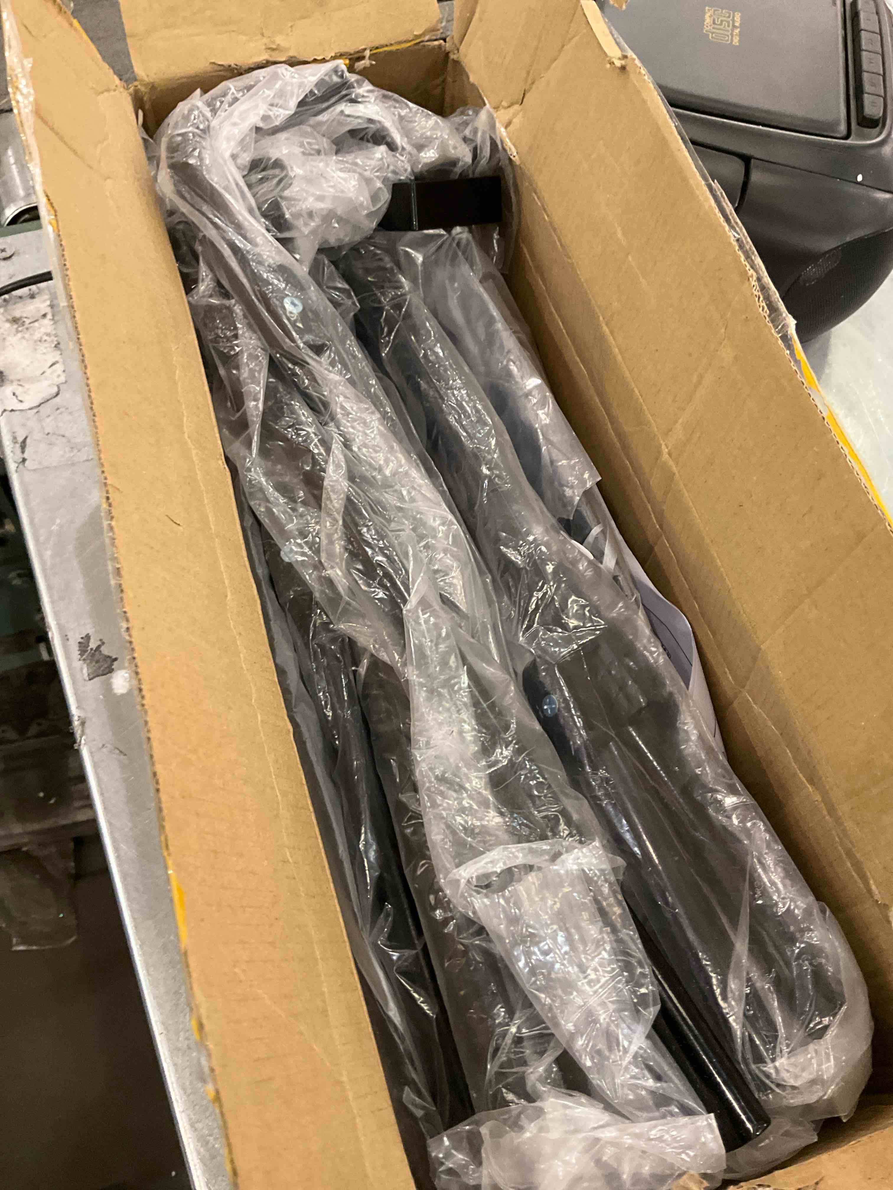 https://s3.amazonaws.com/lotting-images-prod/BargainHunt/EXS01351206_1712685064169.jpeg