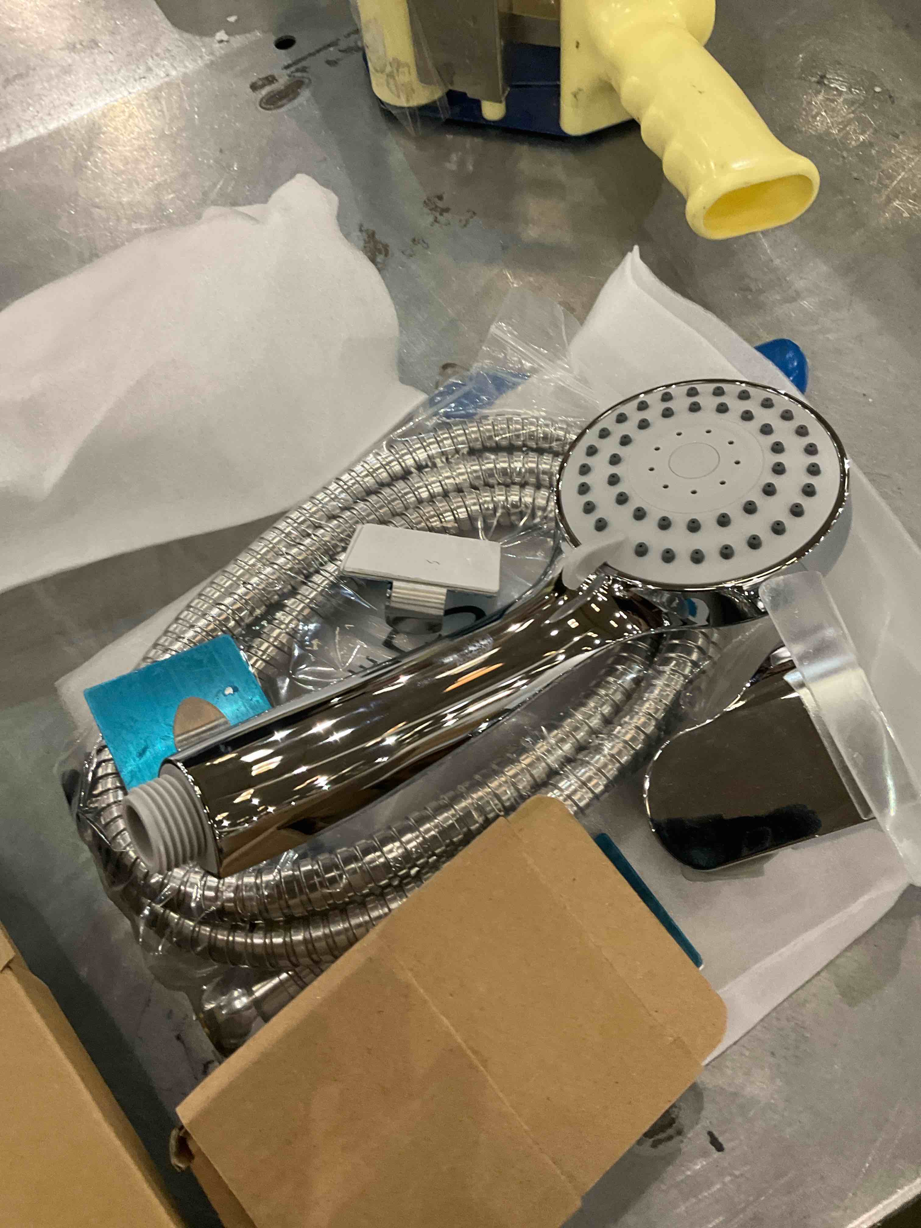 https://s3.amazonaws.com/lotting-images-prod/BargainHunt/EXS01351207_1712685140536.jpeg