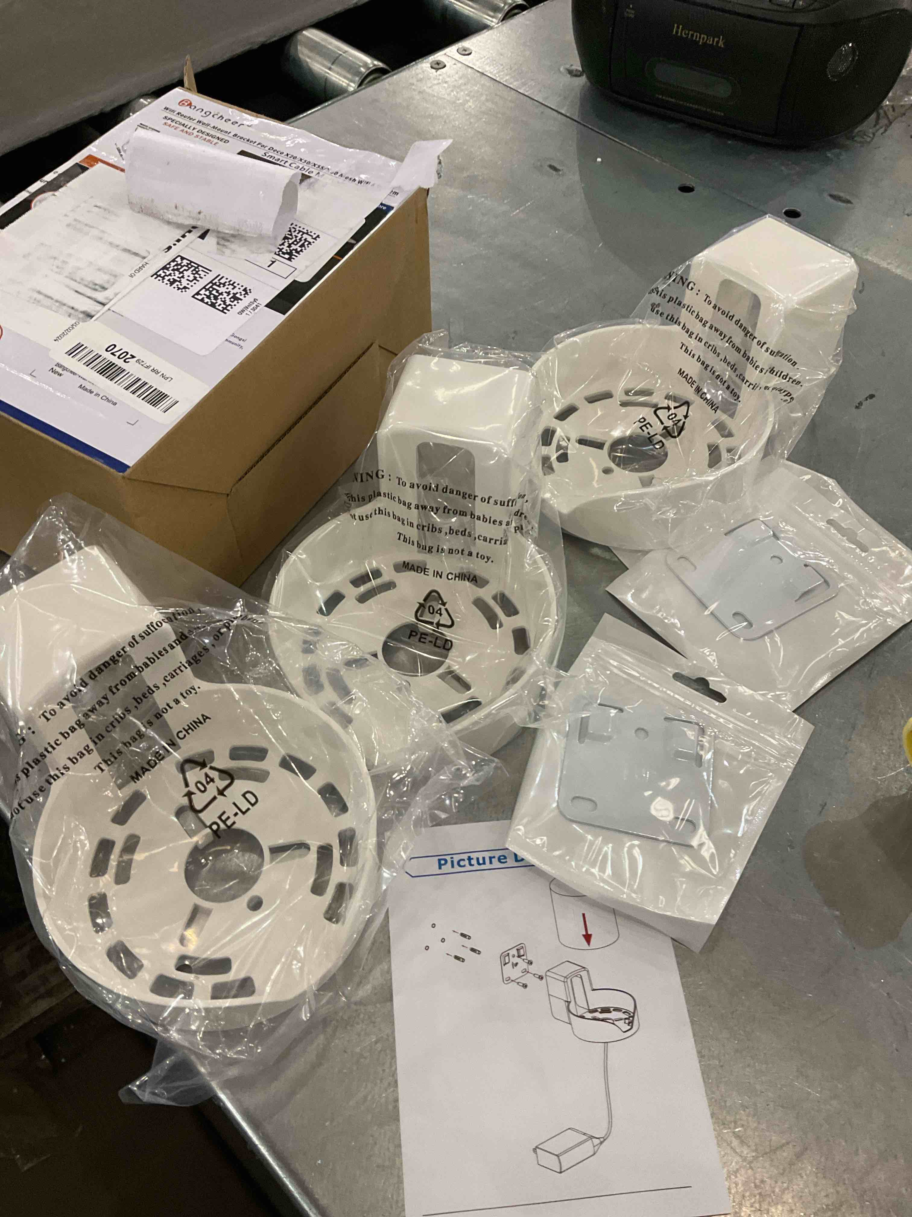 https://s3.amazonaws.com/lotting-images-prod/BargainHunt/EXS01351276_1712756676930.jpeg