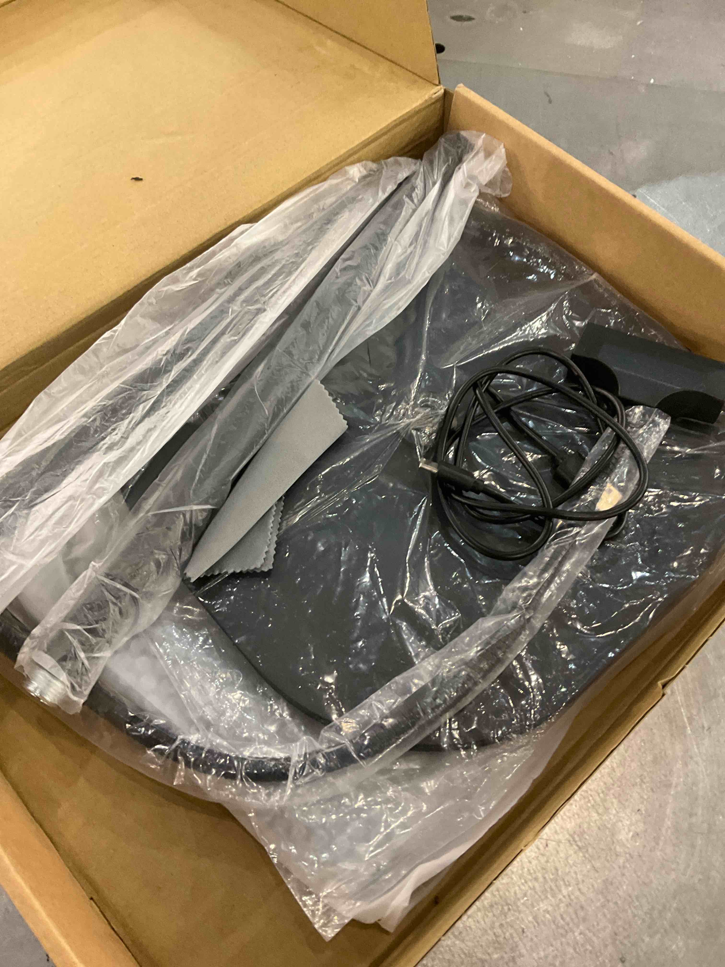 https://s3.amazonaws.com/lotting-images-prod/BargainHunt/EXS01351365_1712834619747.jpeg