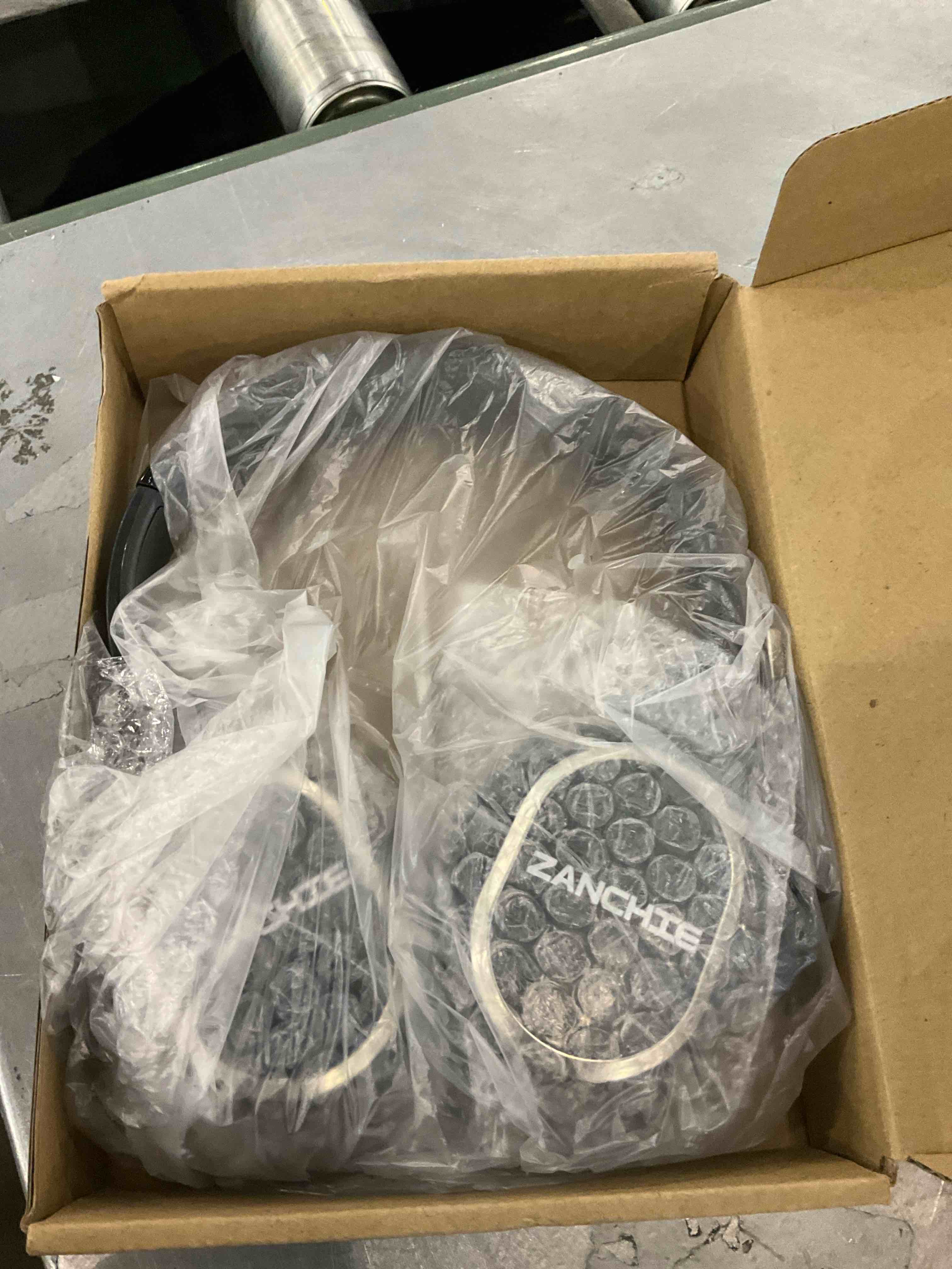 https://s3.amazonaws.com/lotting-images-prod/BargainHunt/EXS01351381_1712837464678.jpeg