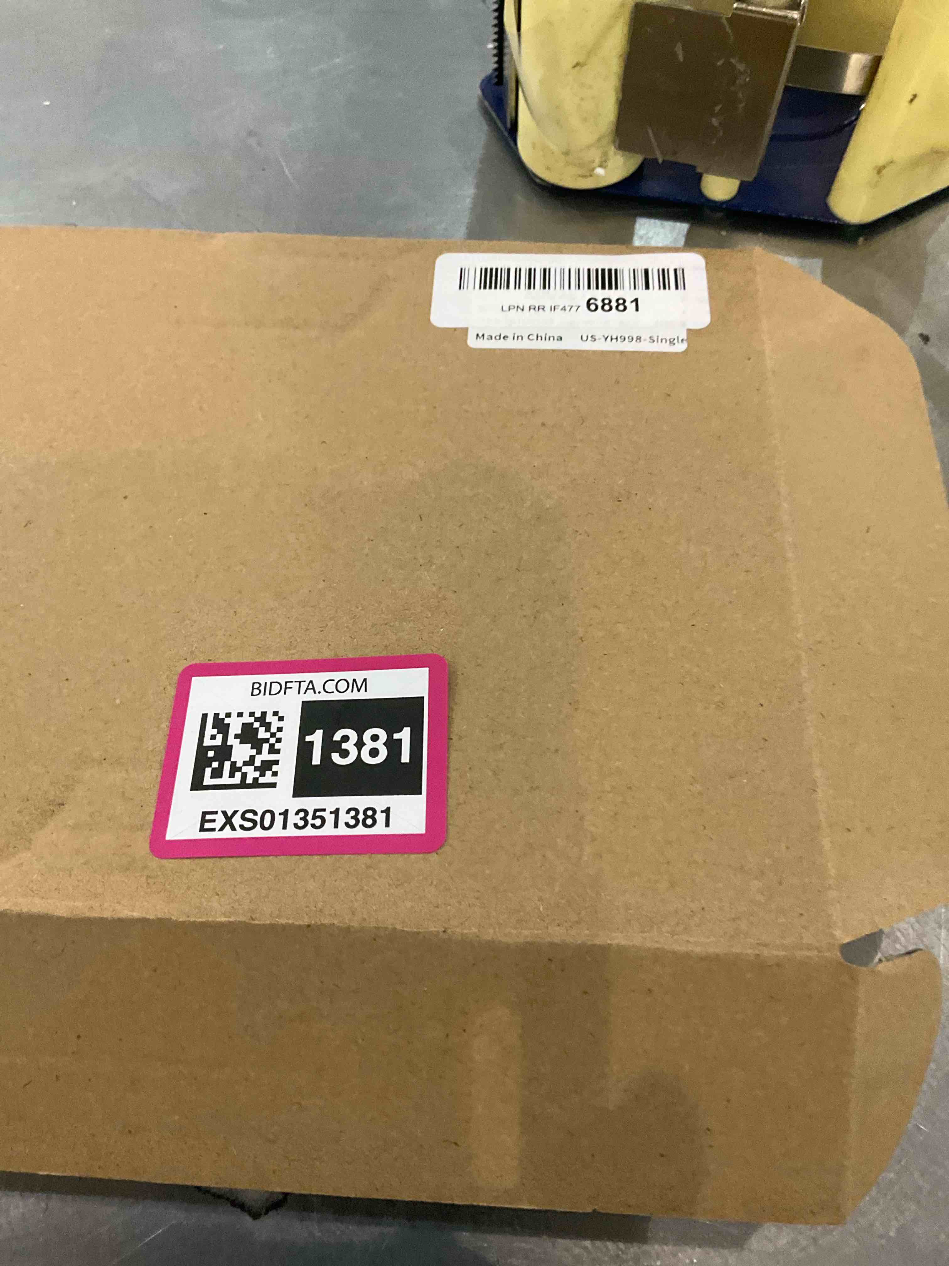 https://s3.amazonaws.com/lotting-images-prod/BargainHunt/EXS01351381_1712837469705.jpeg