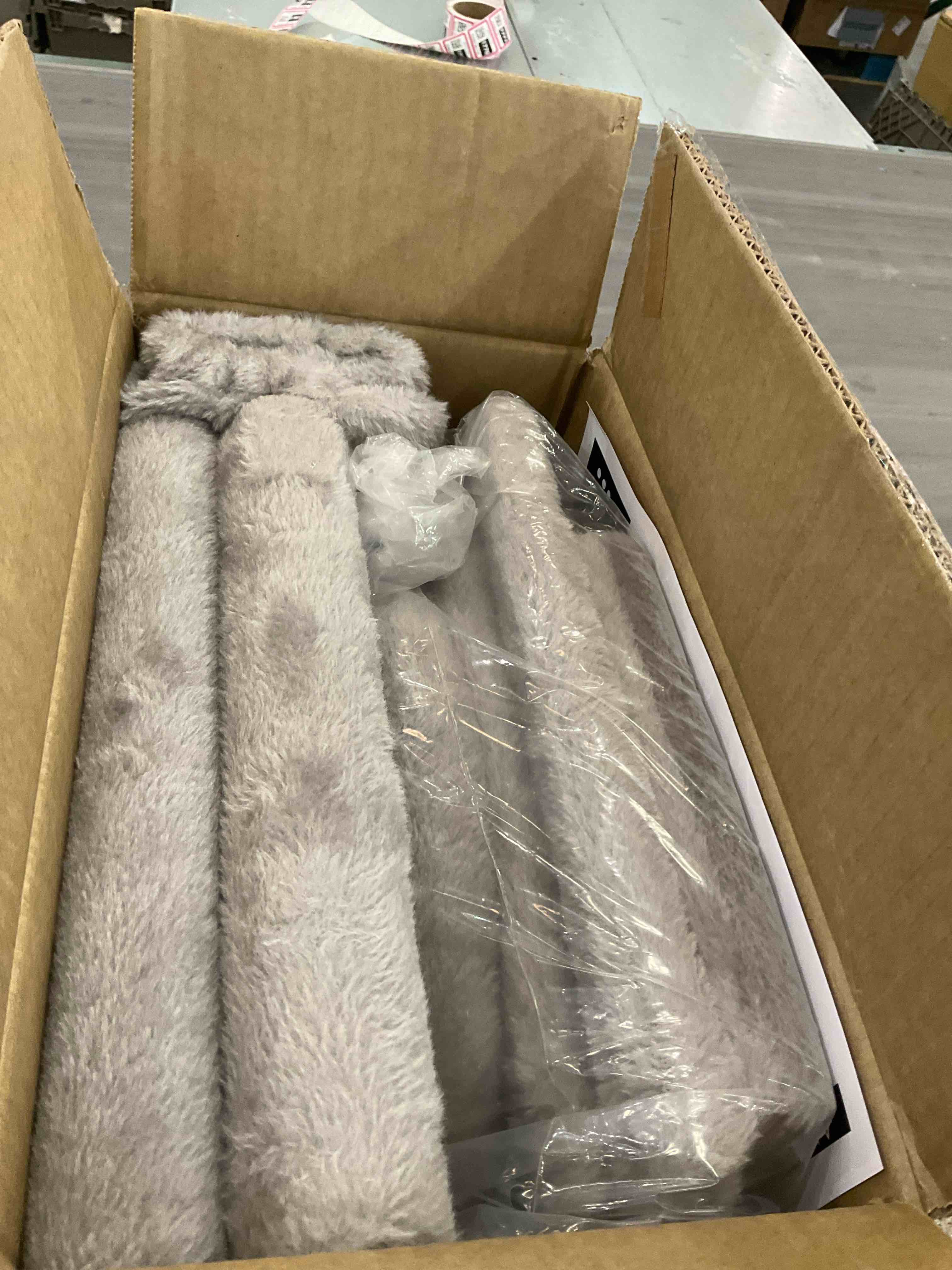 https://s3.amazonaws.com/lotting-images-prod/BargainHunt/EXS01351434_1712855322027.jpeg