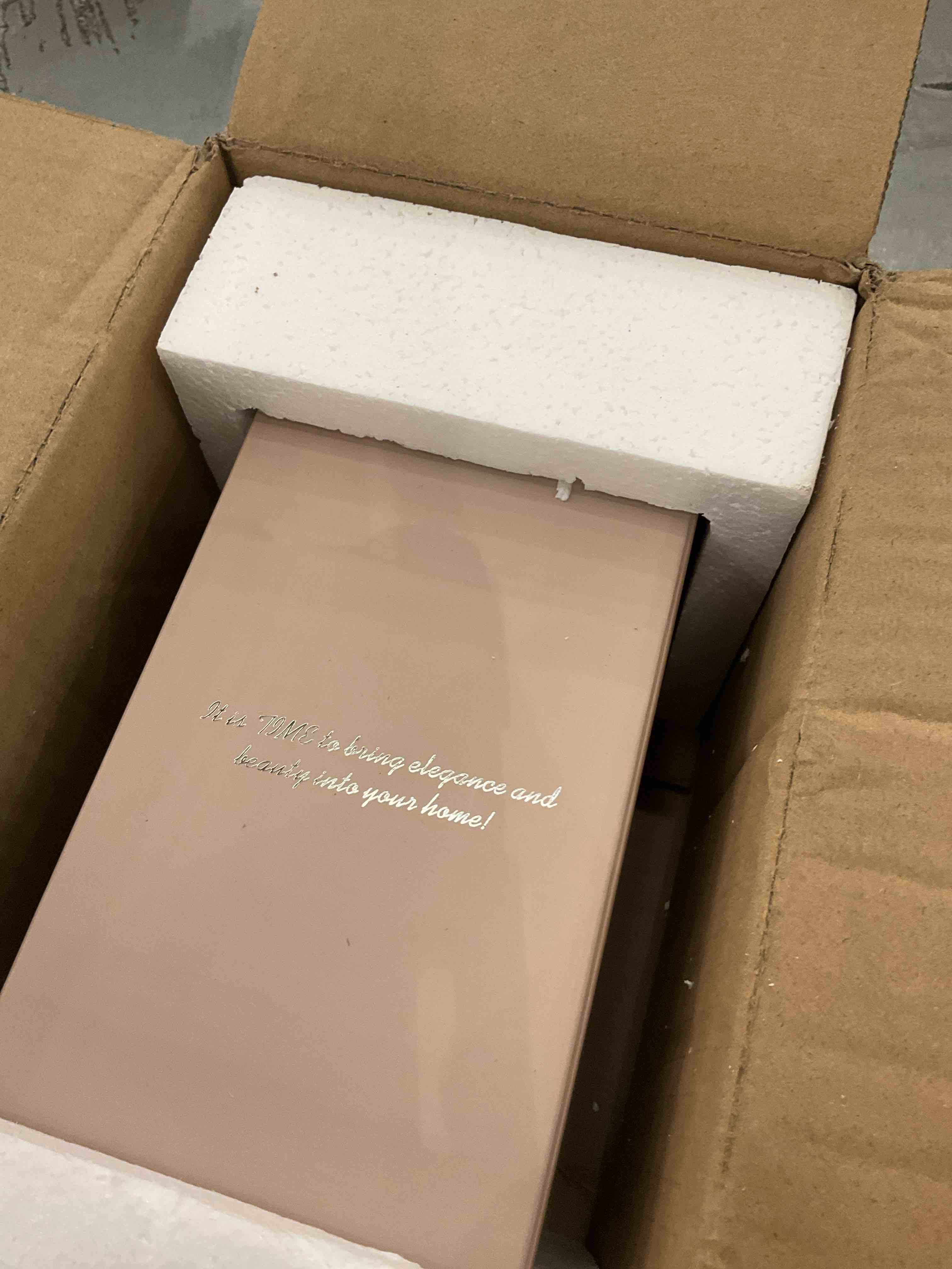 https://s3.amazonaws.com/lotting-images-prod/BargainHunt/EXS01351438_1712856080964.jpeg