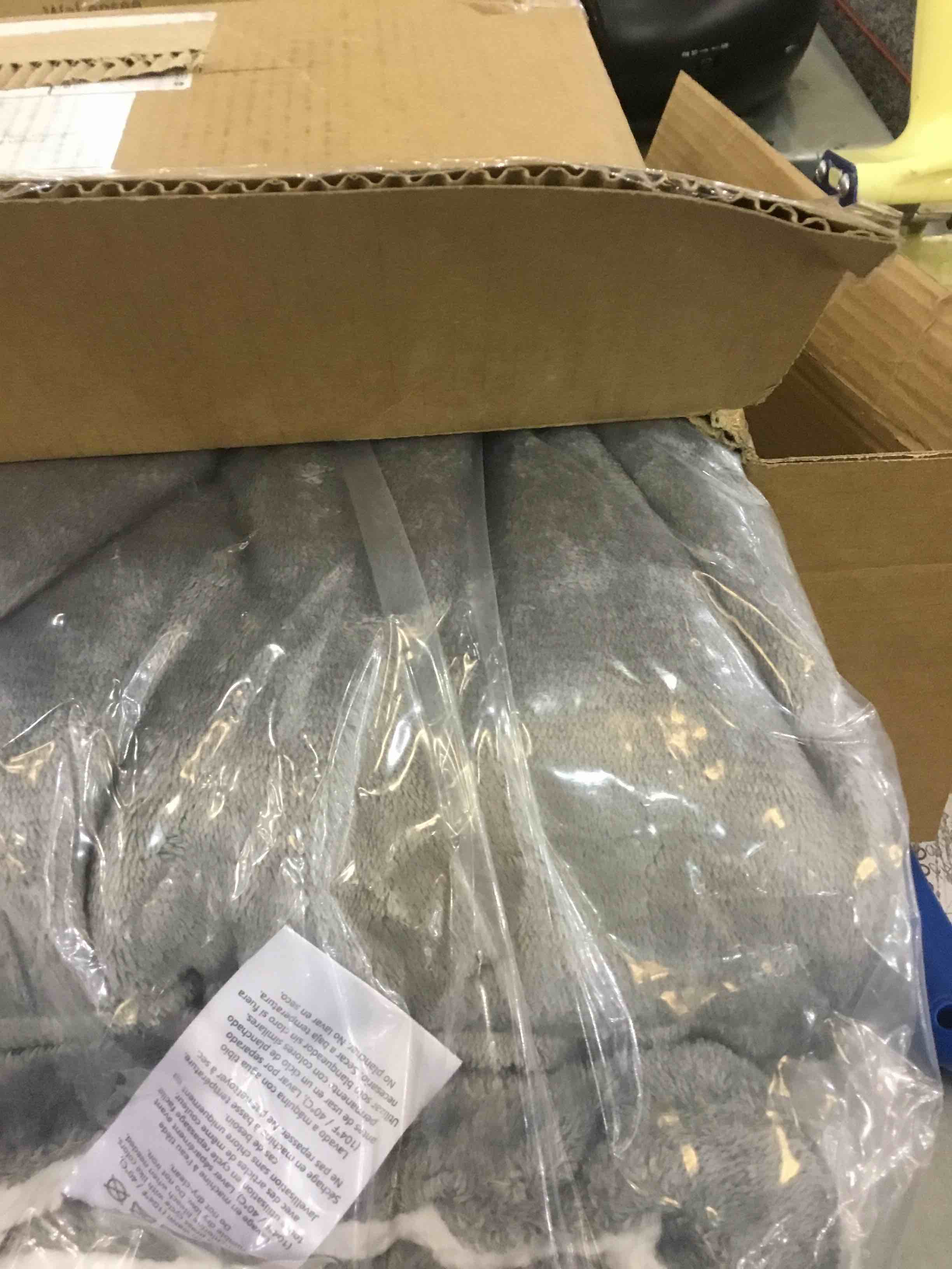 https://s3.amazonaws.com/lotting-images-prod/BargainHunt/EXS01351708_1710961123934.jpeg