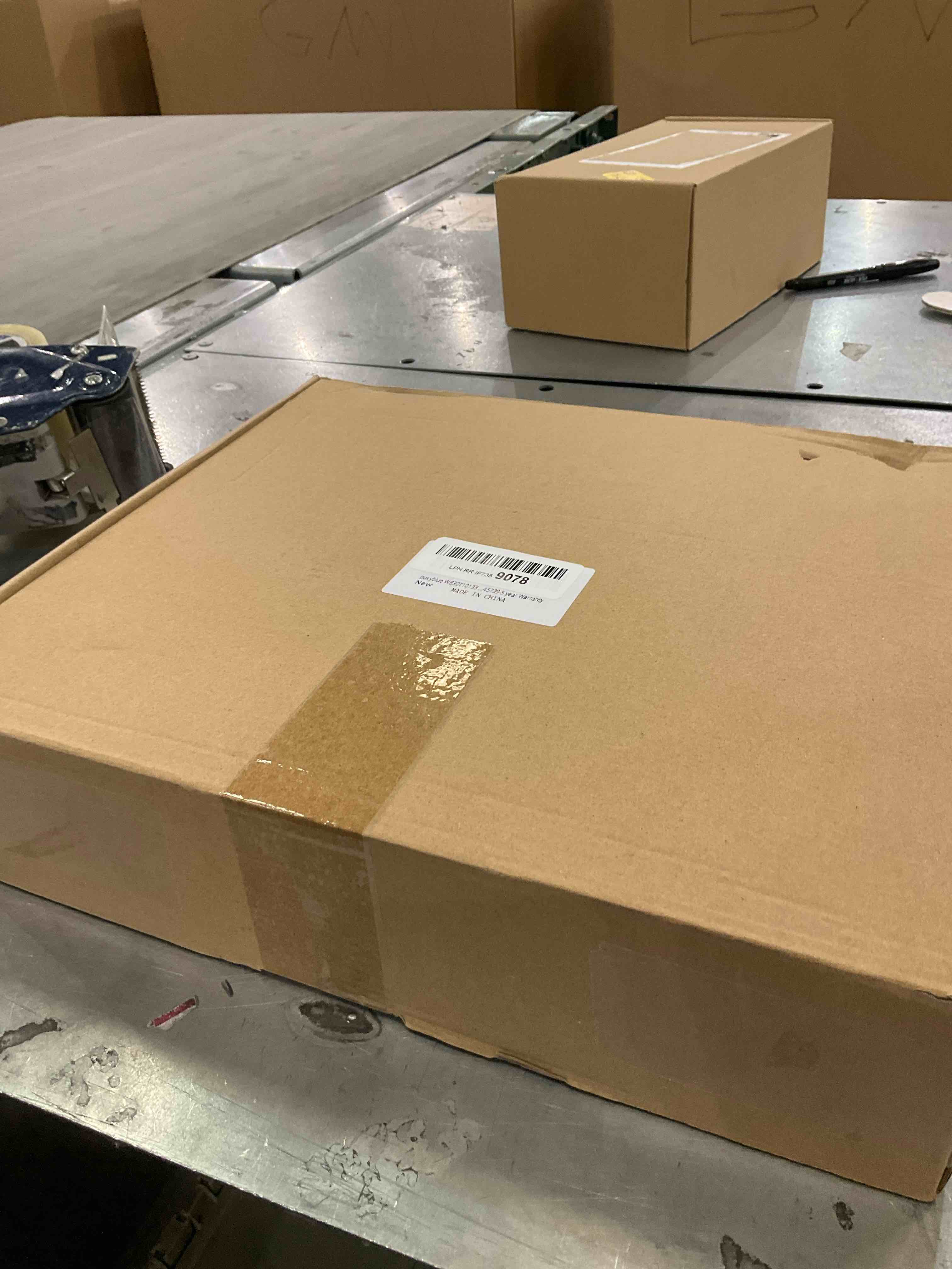 https://s3.amazonaws.com/lotting-images-prod/BargainHunt/EXS01352547_1711392367411.jpeg