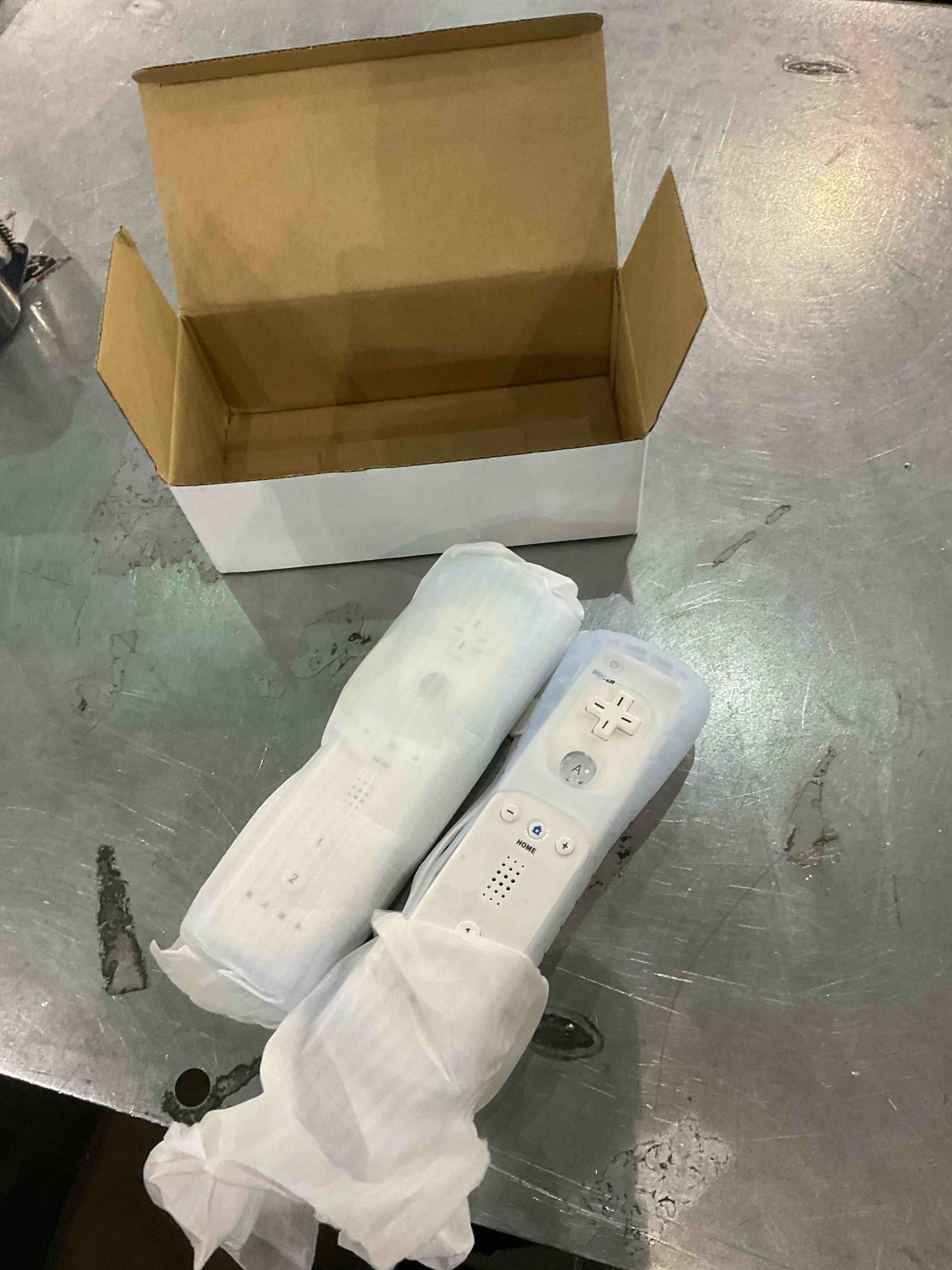 https://s3.amazonaws.com/lotting-images-prod/BargainHunt/EXS01352596_1711454575039.jpeg