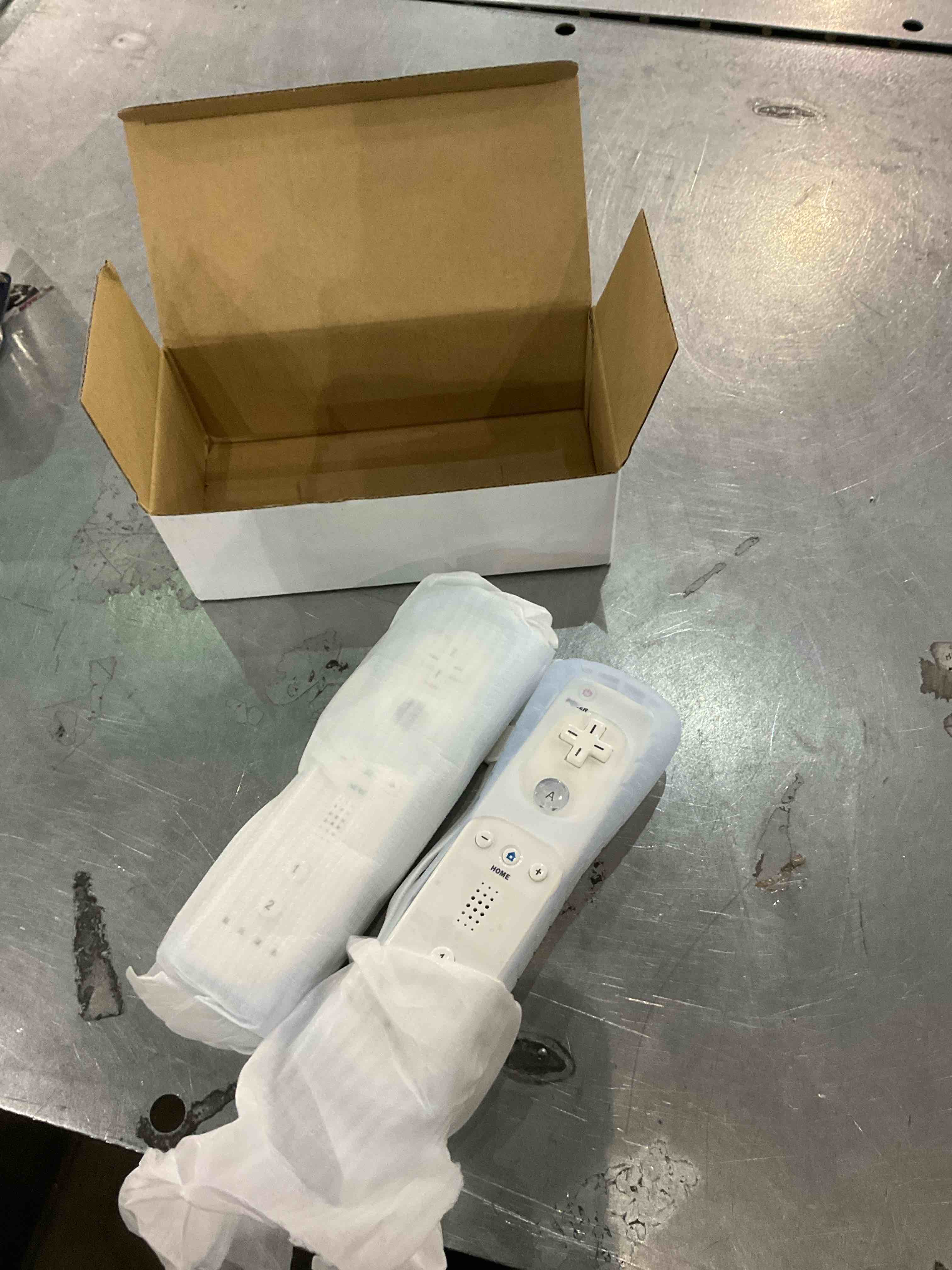https://s3.amazonaws.com/lotting-images-prod/BargainHunt/EXS01352596_1711454576781.jpeg