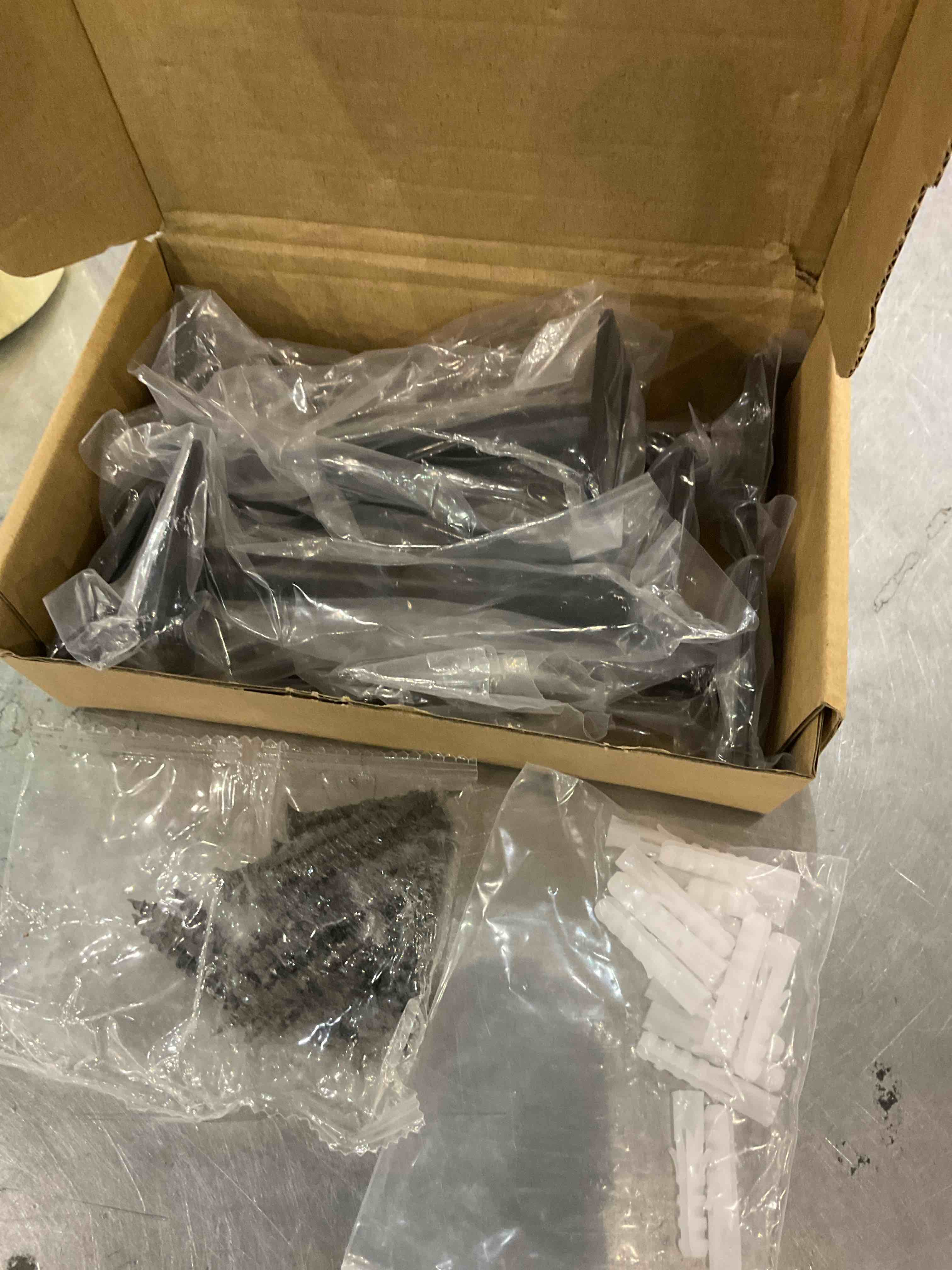 https://s3.amazonaws.com/lotting-images-prod/BargainHunt/EXS01352597_1711454718961.jpeg