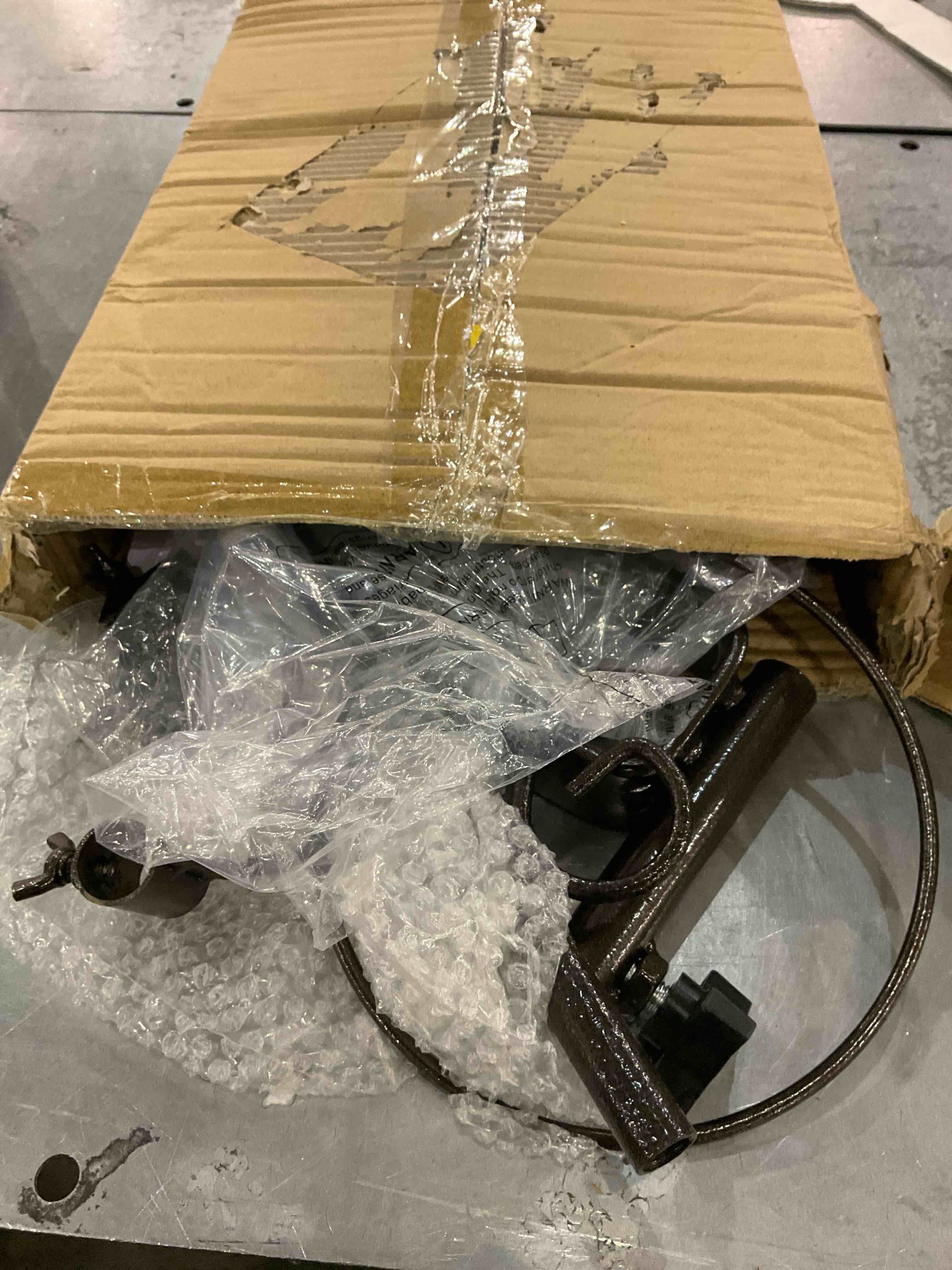 https://s3.amazonaws.com/lotting-images-prod/BargainHunt/EXS01352636_1711460862294.jpeg