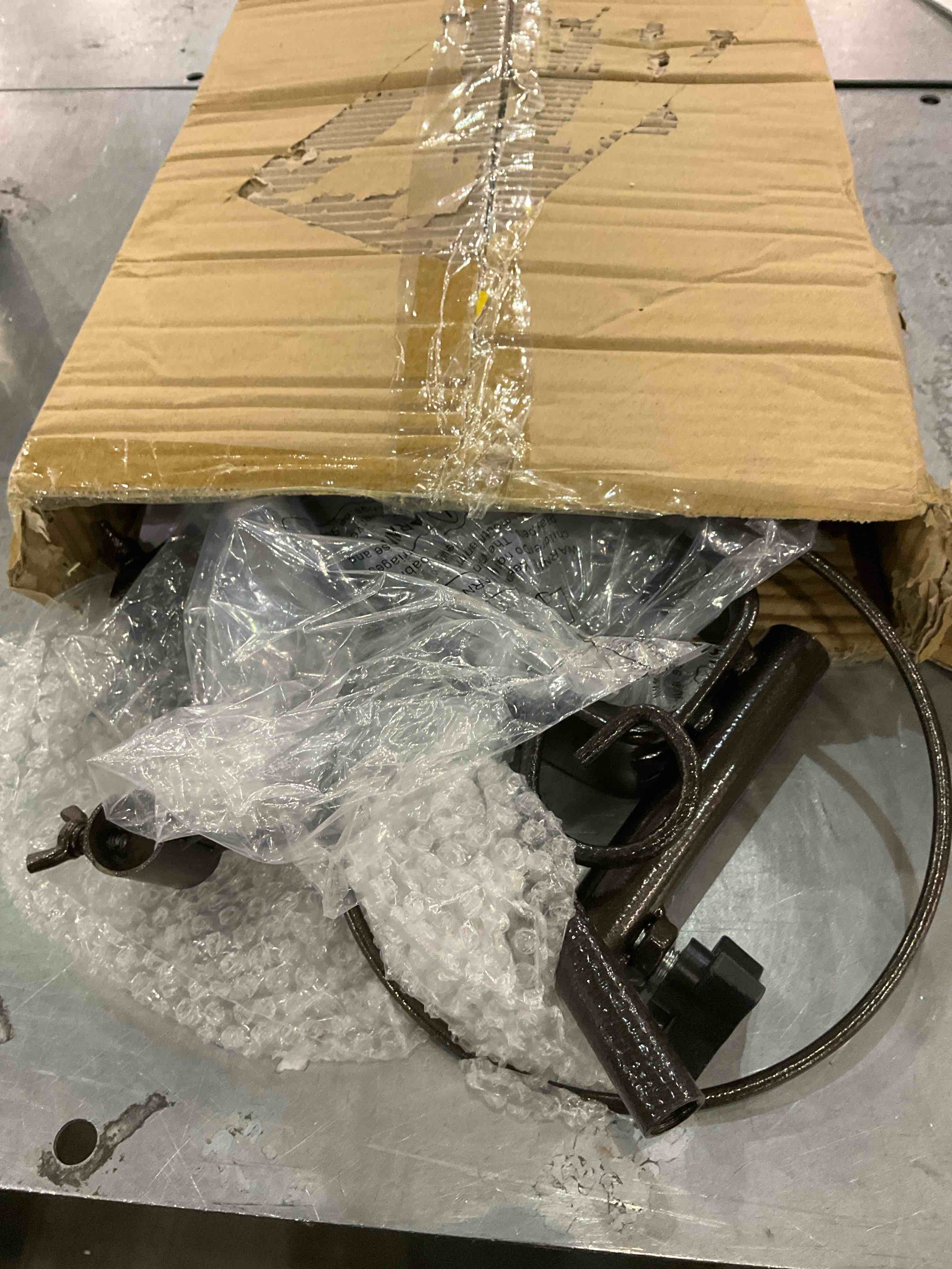 https://s3.amazonaws.com/lotting-images-prod/BargainHunt/EXS01352636_1711460863165.jpeg