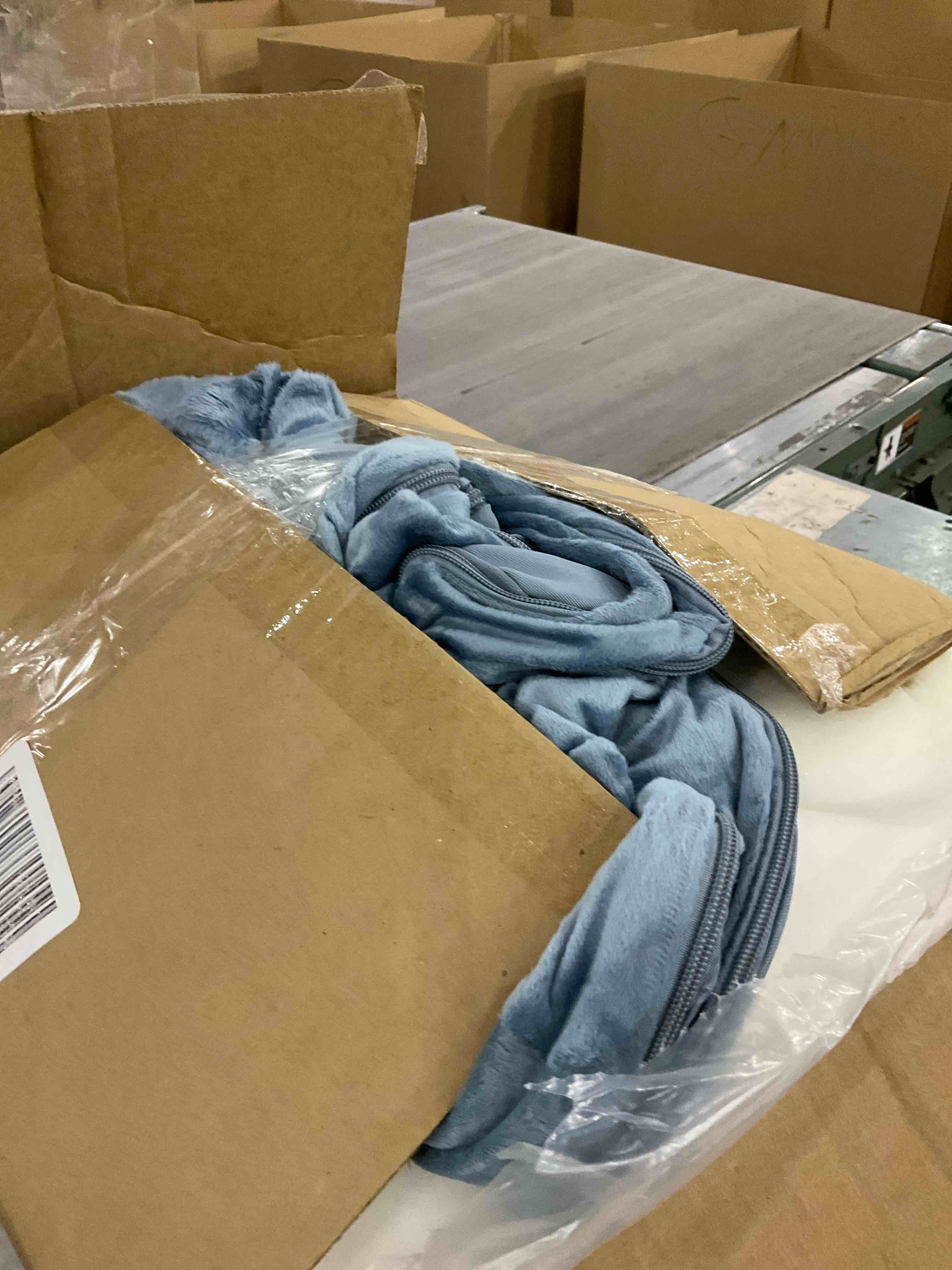 https://s3.amazonaws.com/lotting-images-prod/BargainHunt/EXS01352700_1711467106760.jpeg