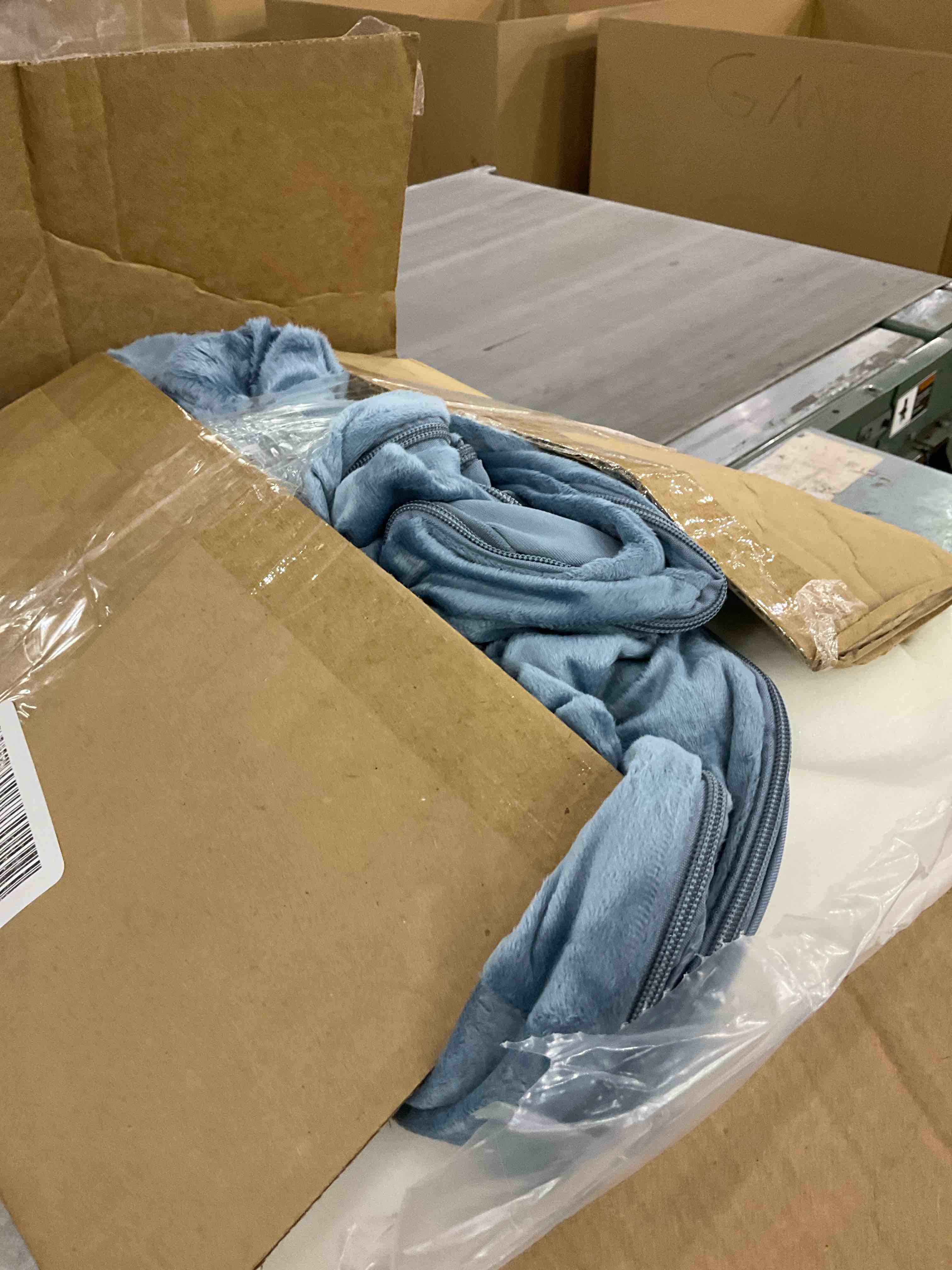 https://s3.amazonaws.com/lotting-images-prod/BargainHunt/EXS01352700_1711467107747.jpeg