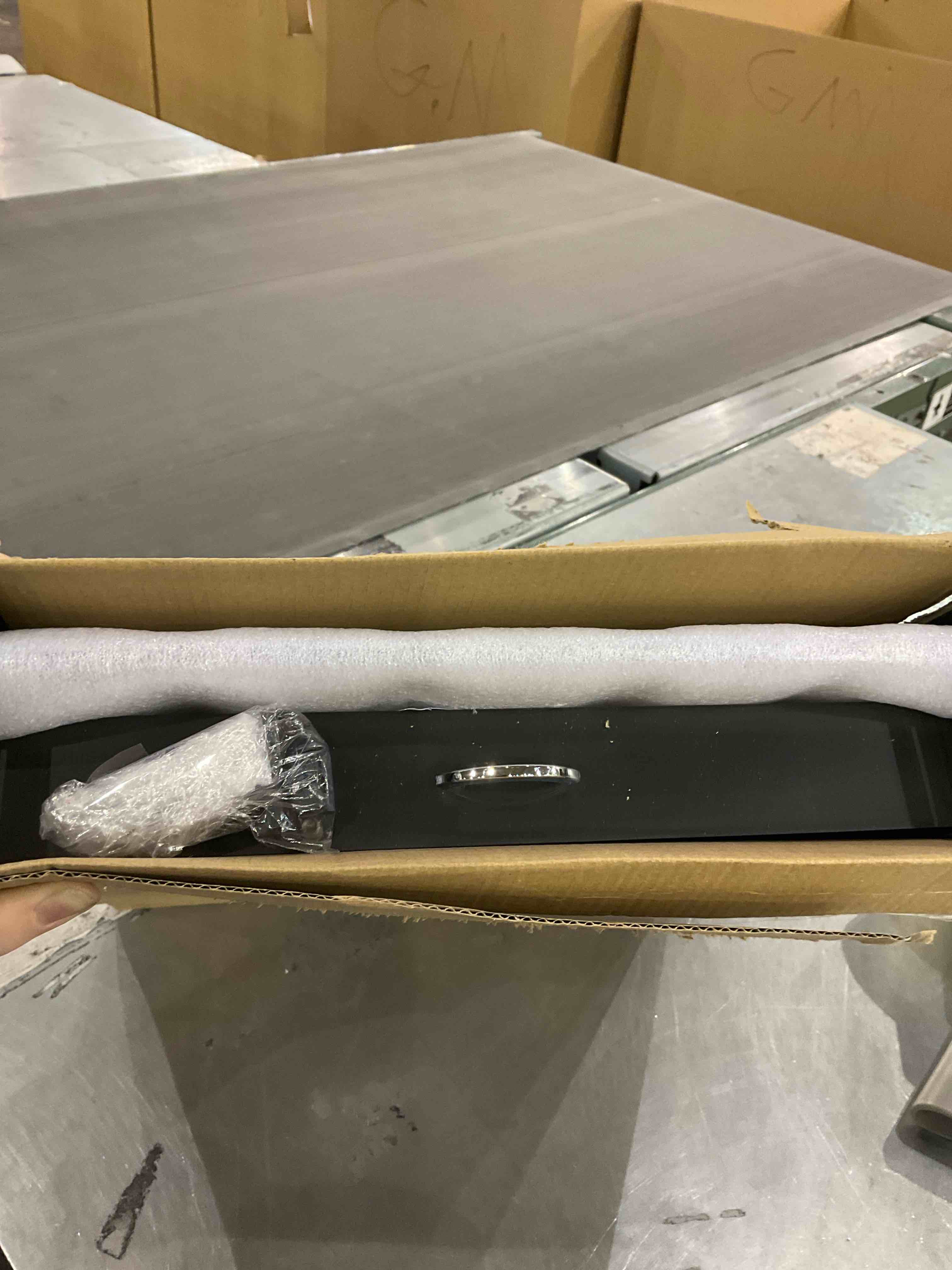 https://s3.amazonaws.com/lotting-images-prod/BargainHunt/EXS01352763_1711540571398.jpeg