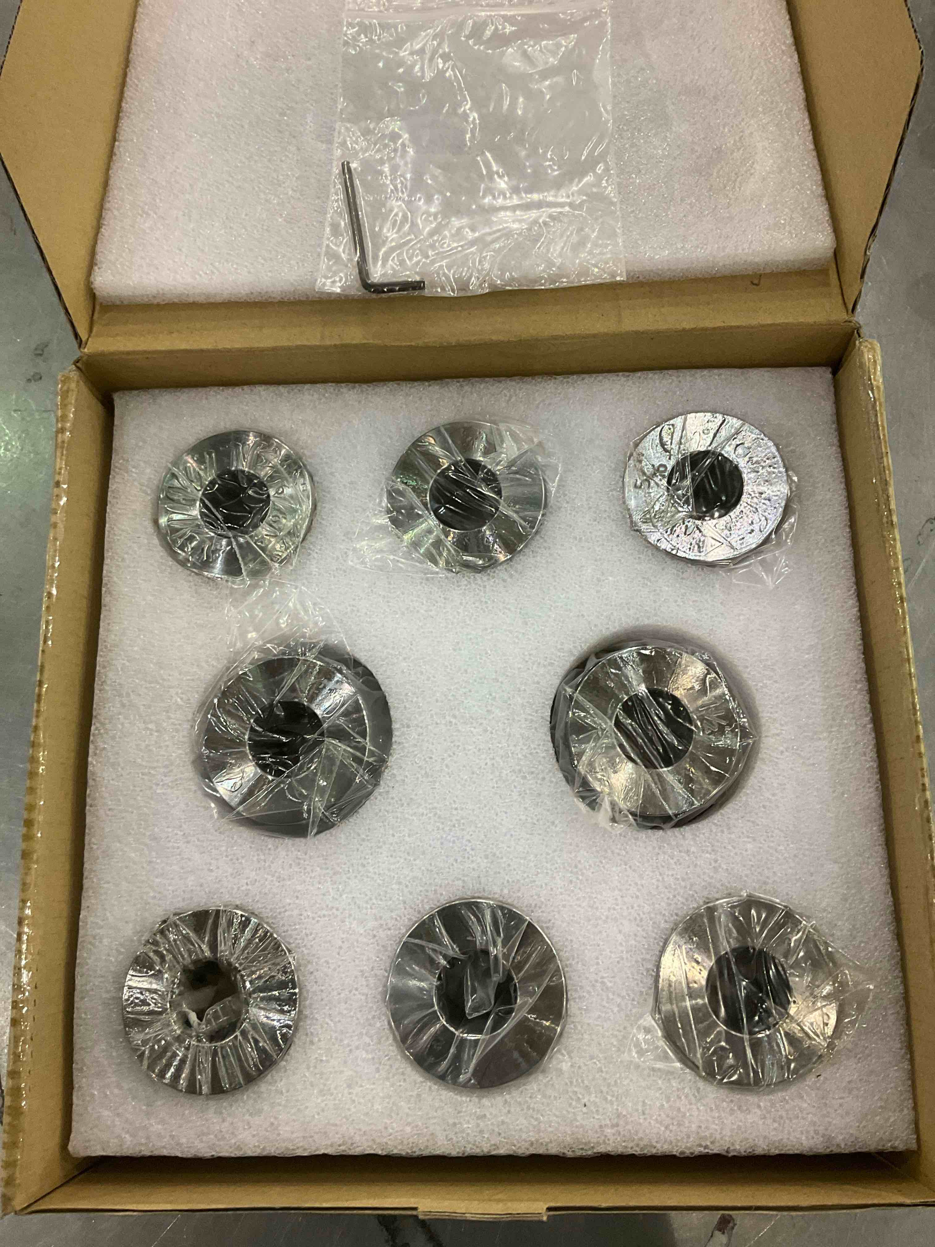 https://s3.amazonaws.com/lotting-images-prod/BargainHunt/EXS01352769_1711541406231.jpeg