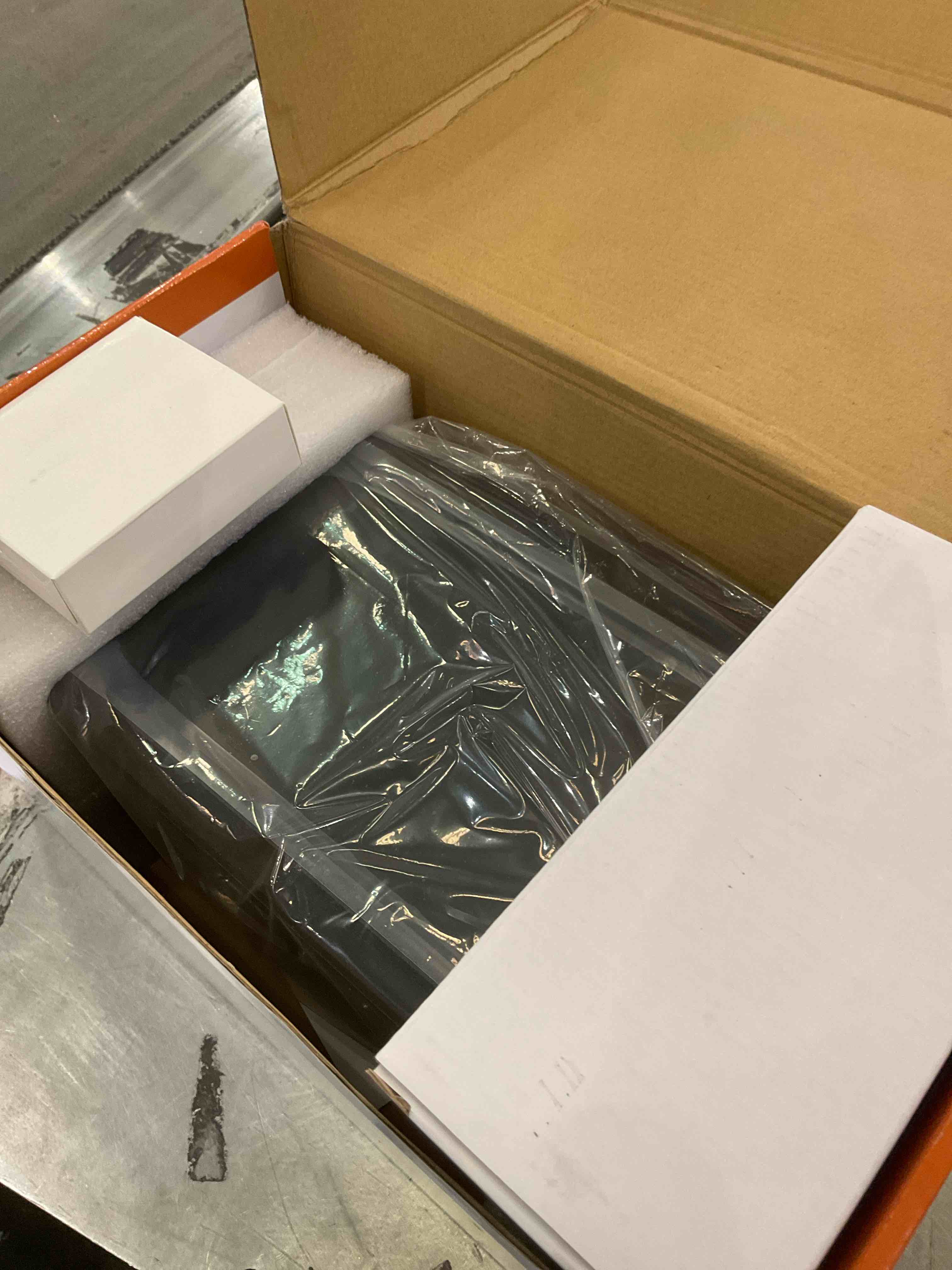 https://s3.amazonaws.com/lotting-images-prod/BargainHunt/EXS01352879_1711553037682.jpeg