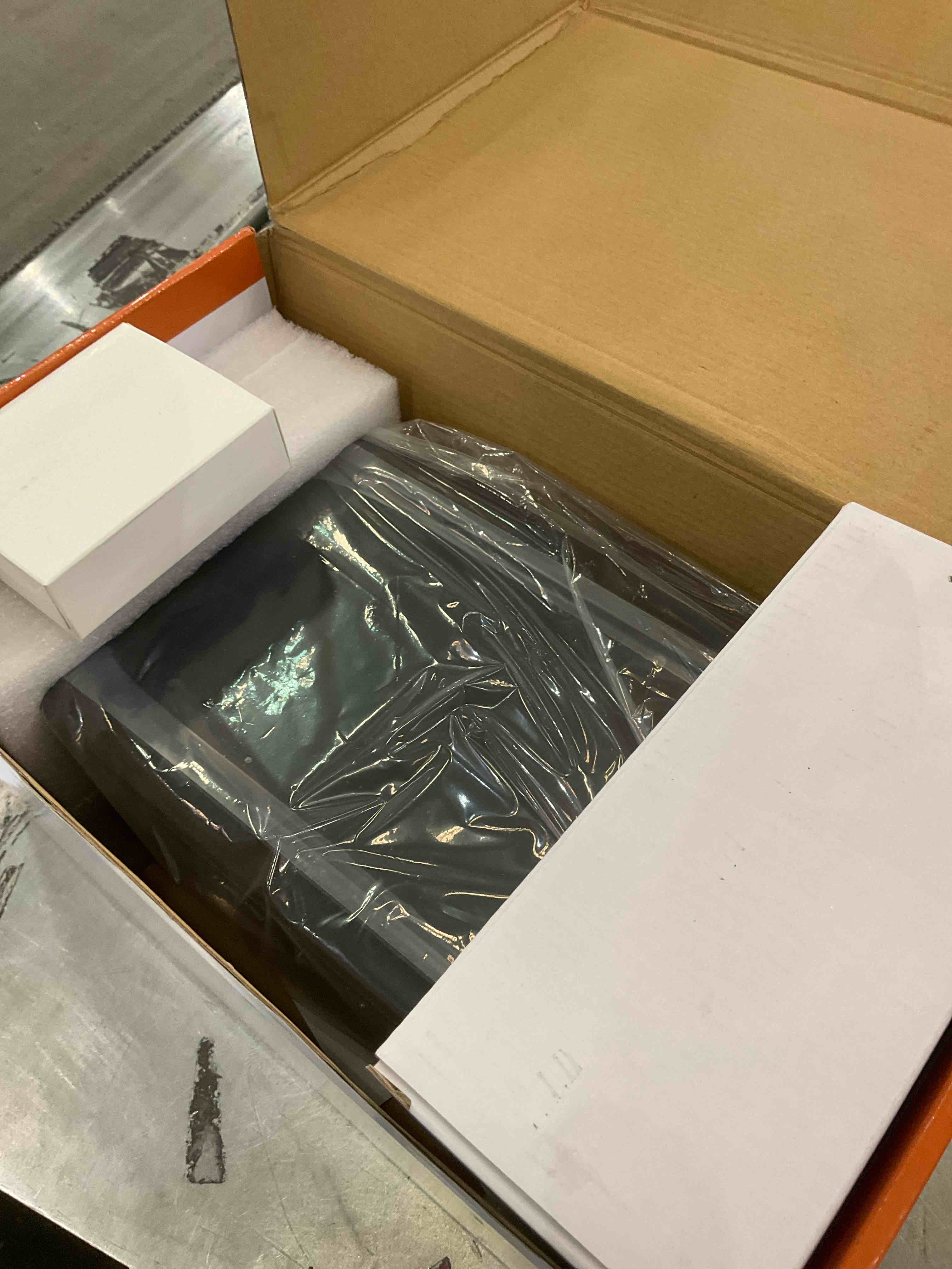 https://s3.amazonaws.com/lotting-images-prod/BargainHunt/EXS01352879_1711553038526.jpeg