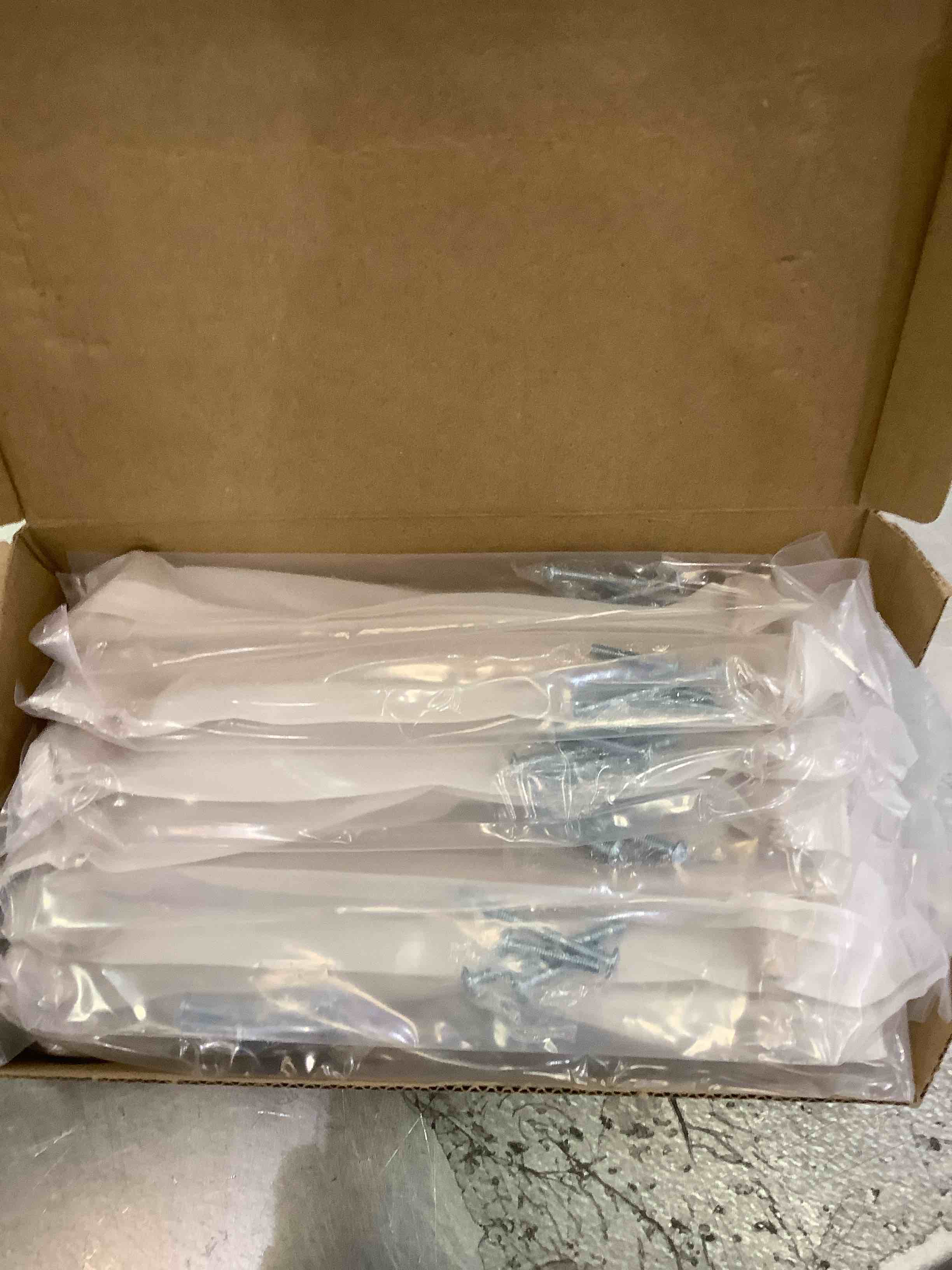 https://s3.amazonaws.com/lotting-images-prod/BargainHunt/EXS01353037_1711386364777.jpeg