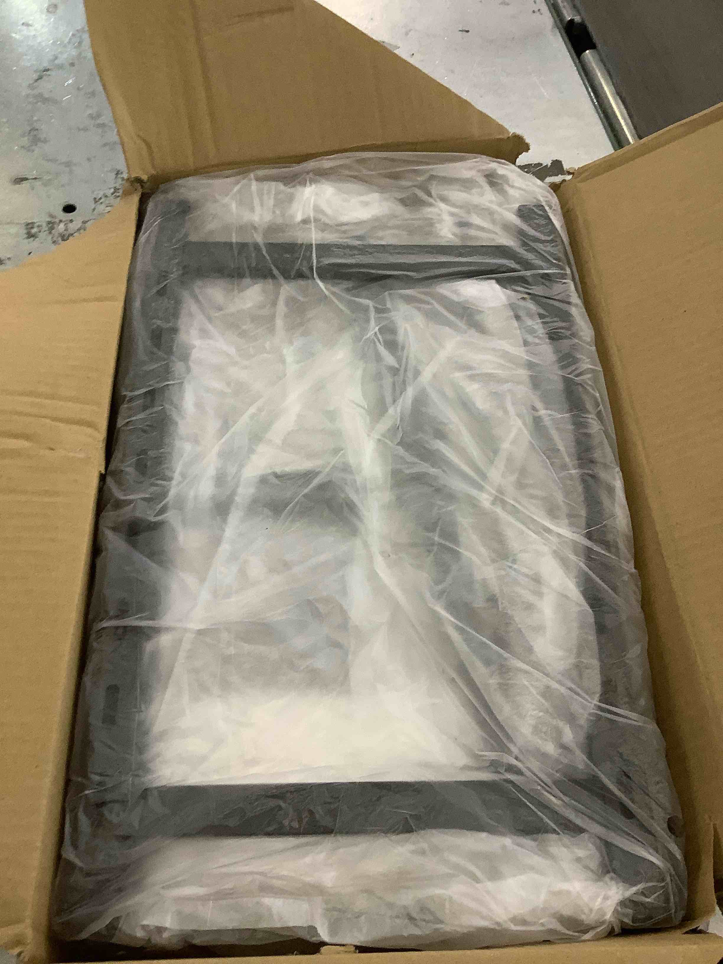 https://s3.amazonaws.com/lotting-images-prod/BargainHunt/EXS01353095_1711392512207.jpeg