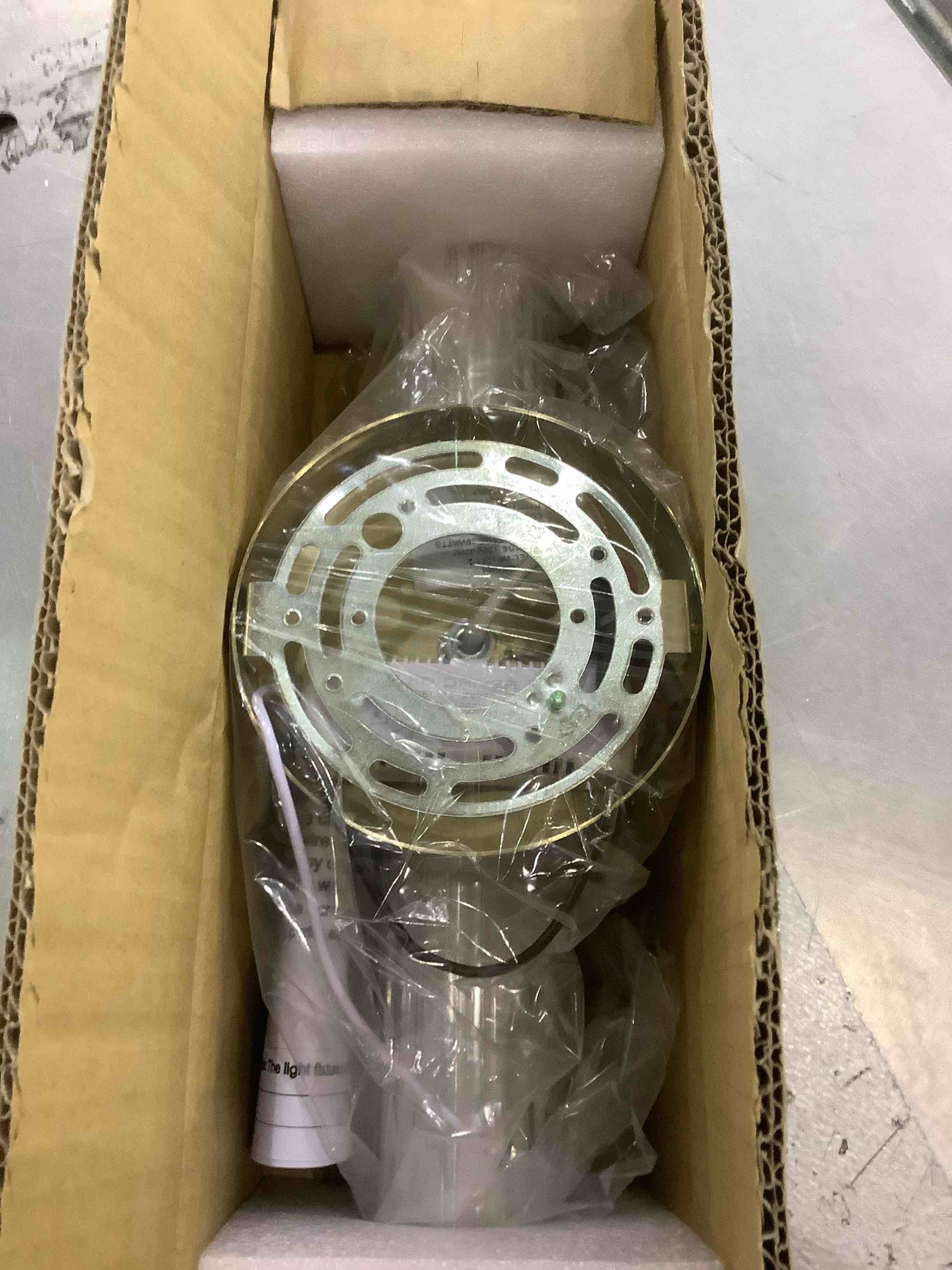 https://s3.amazonaws.com/lotting-images-prod/BargainHunt/EXS01353322_1711539709009.jpeg