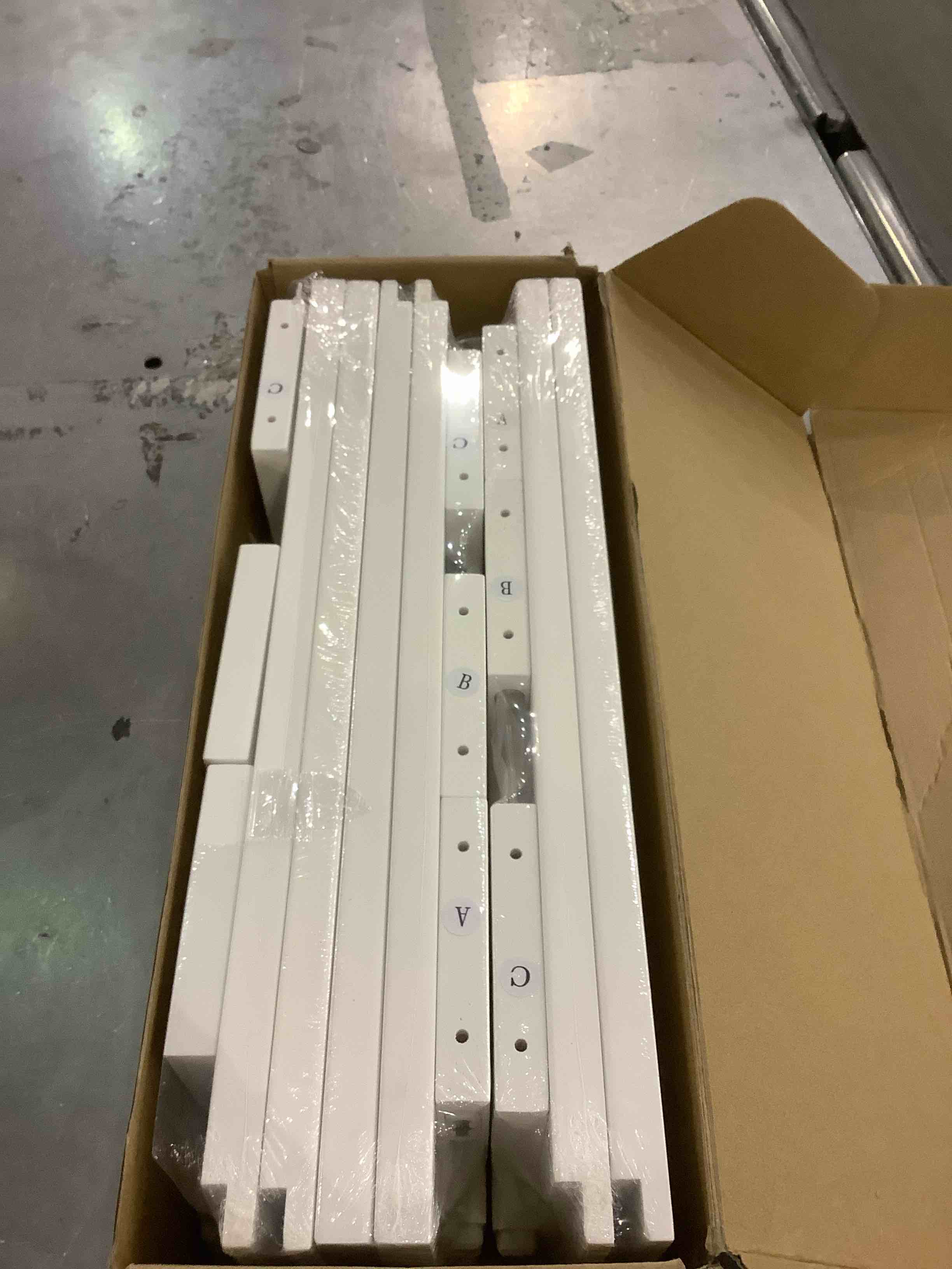 https://s3.amazonaws.com/lotting-images-prod/BargainHunt/EXS01353324_1711539806643.jpeg