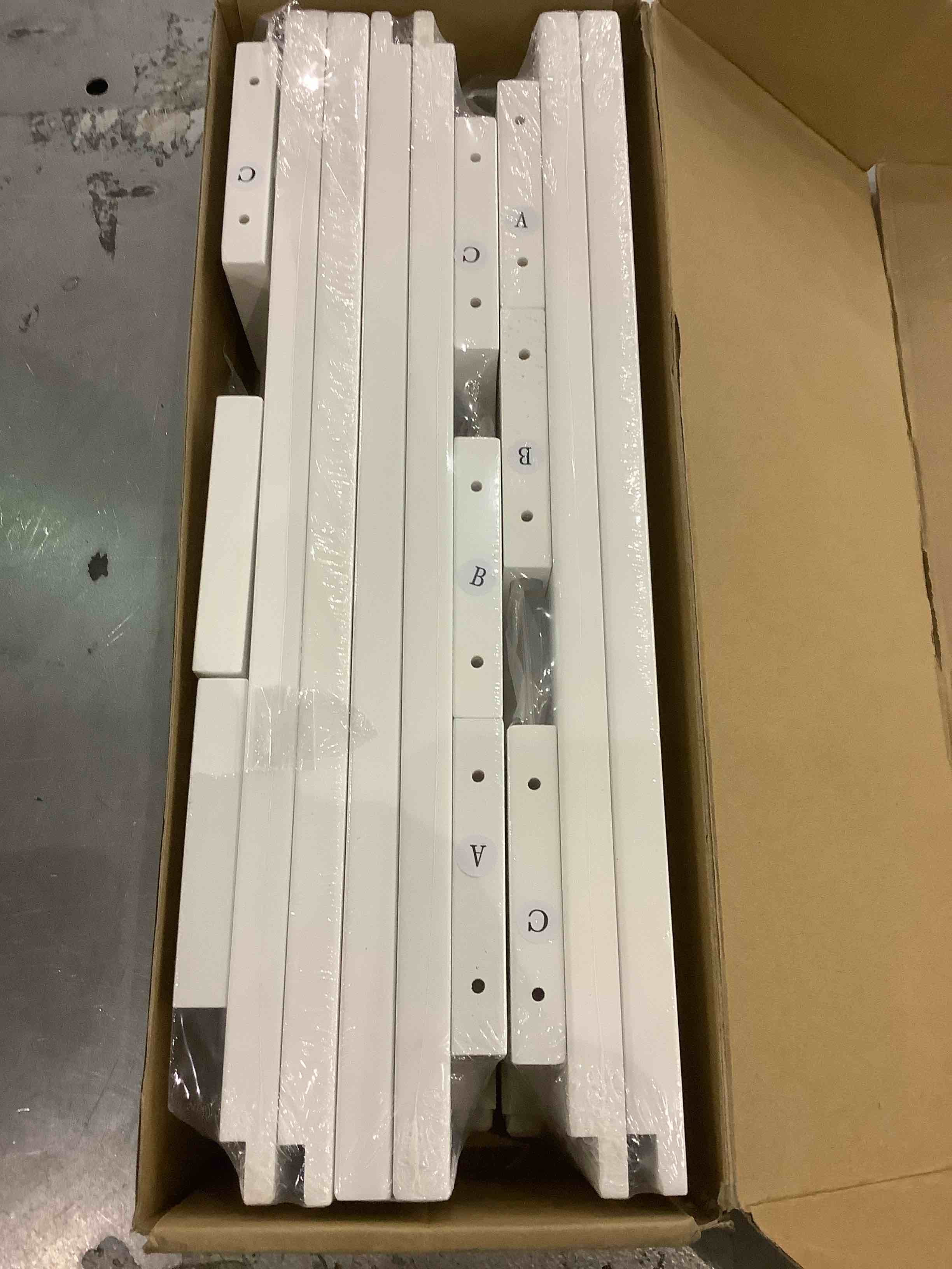 https://s3.amazonaws.com/lotting-images-prod/BargainHunt/EXS01353324_1711539808799.jpeg