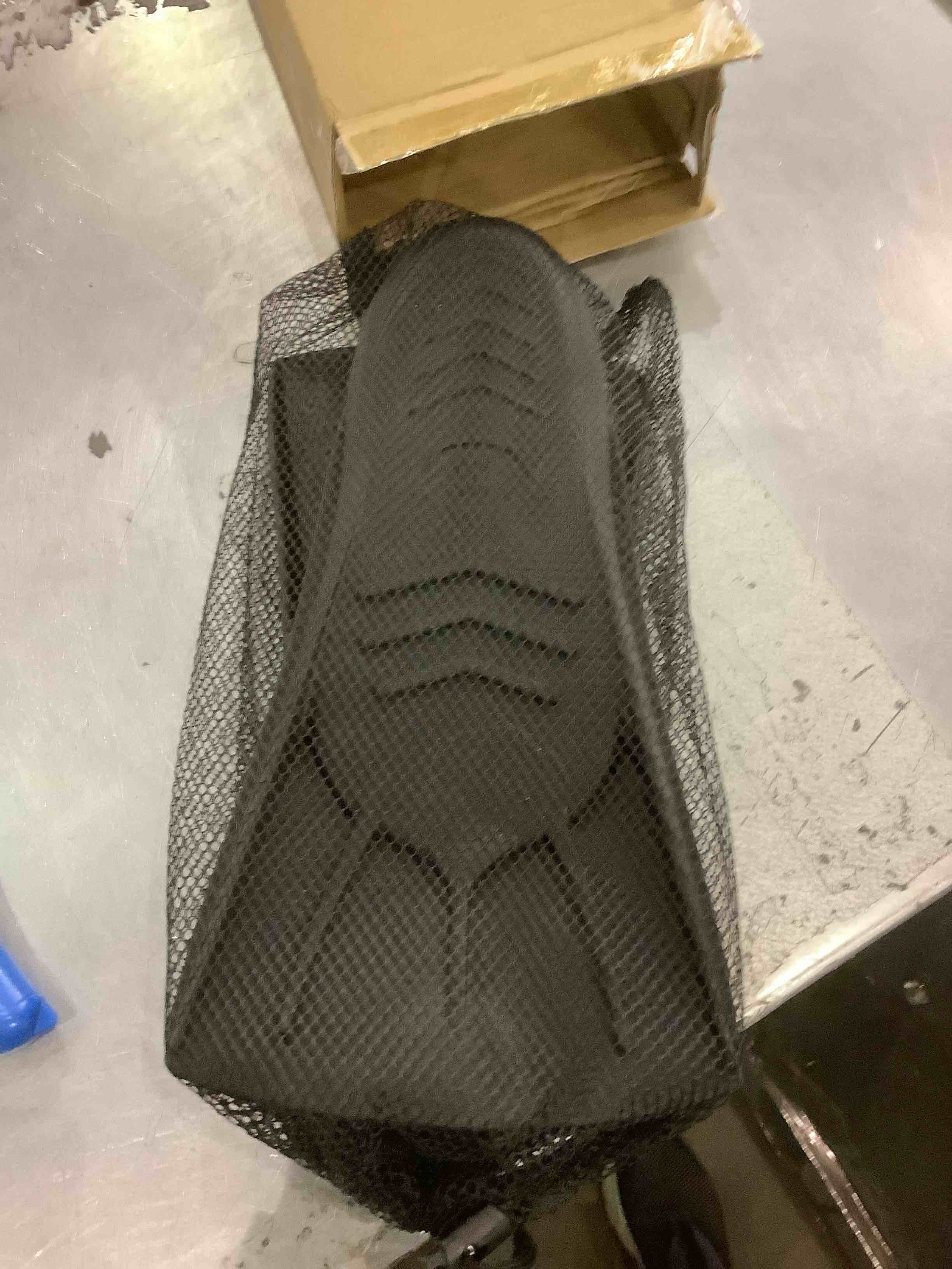 https://s3.amazonaws.com/lotting-images-prod/BargainHunt/EXS01353331_1711540360170.jpeg