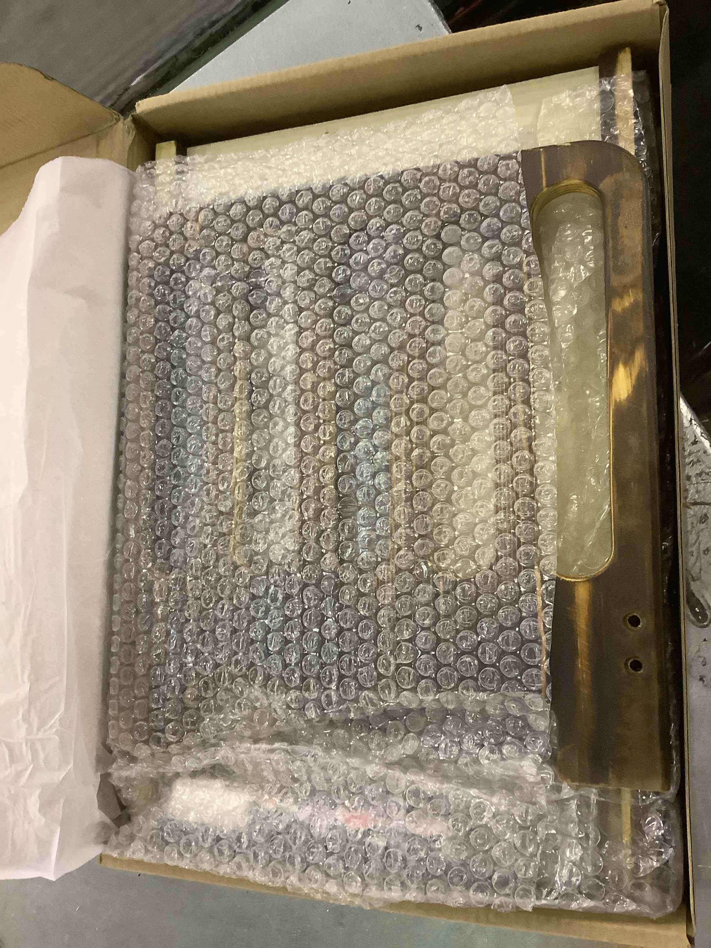 https://s3.amazonaws.com/lotting-images-prod/BargainHunt/EXS01353341_1711541007716.jpeg