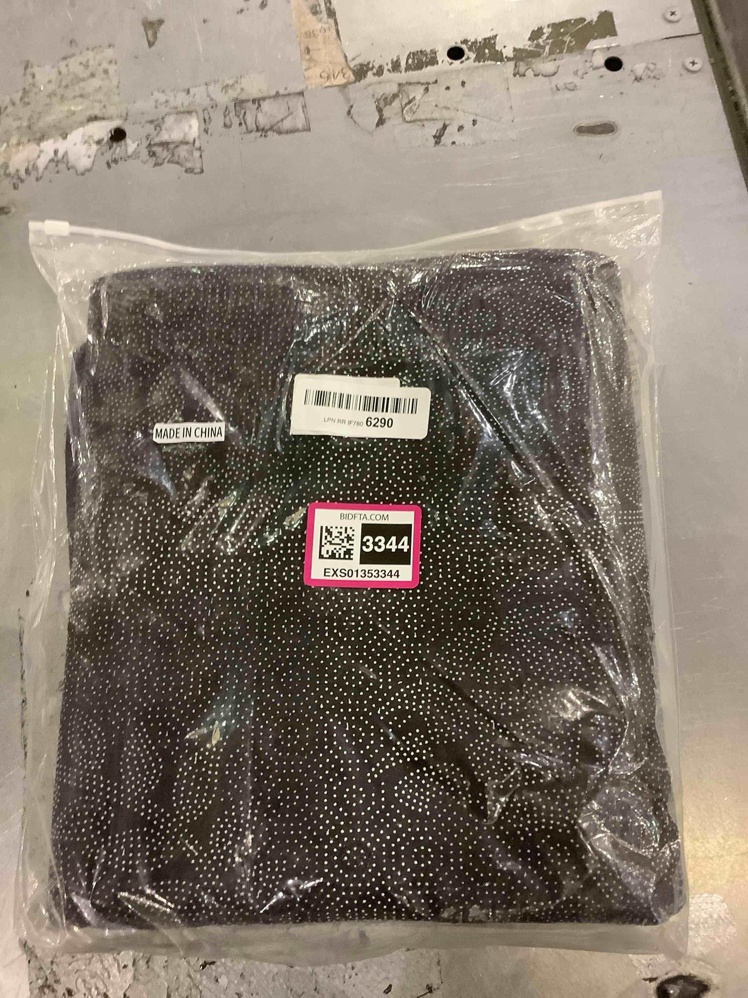 https://s3.amazonaws.com/lotting-images-prod/BargainHunt/EXS01353344_1711541397631.jpeg