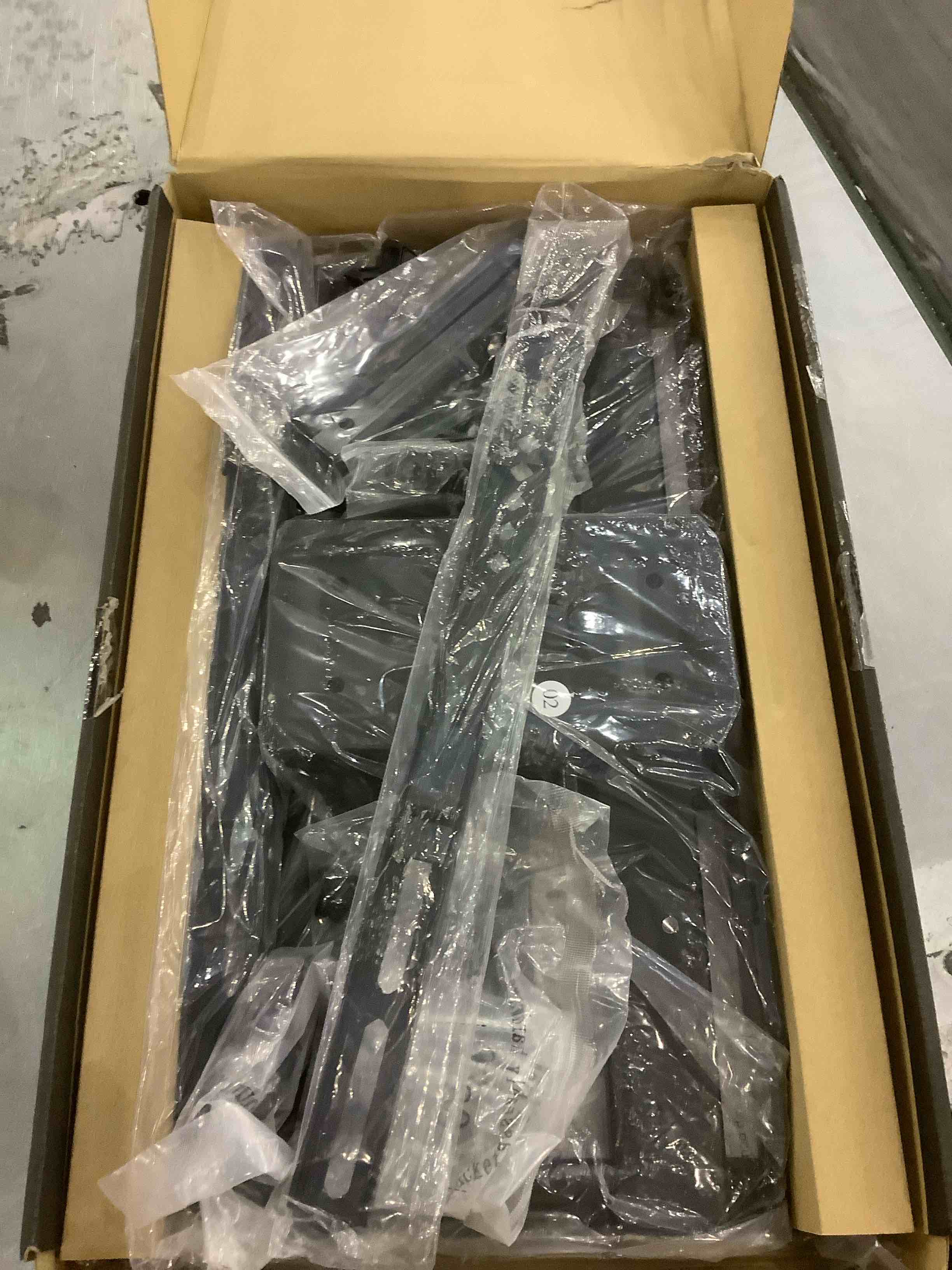 https://s3.amazonaws.com/lotting-images-prod/BargainHunt/EXS01353348_1711541647163.jpeg