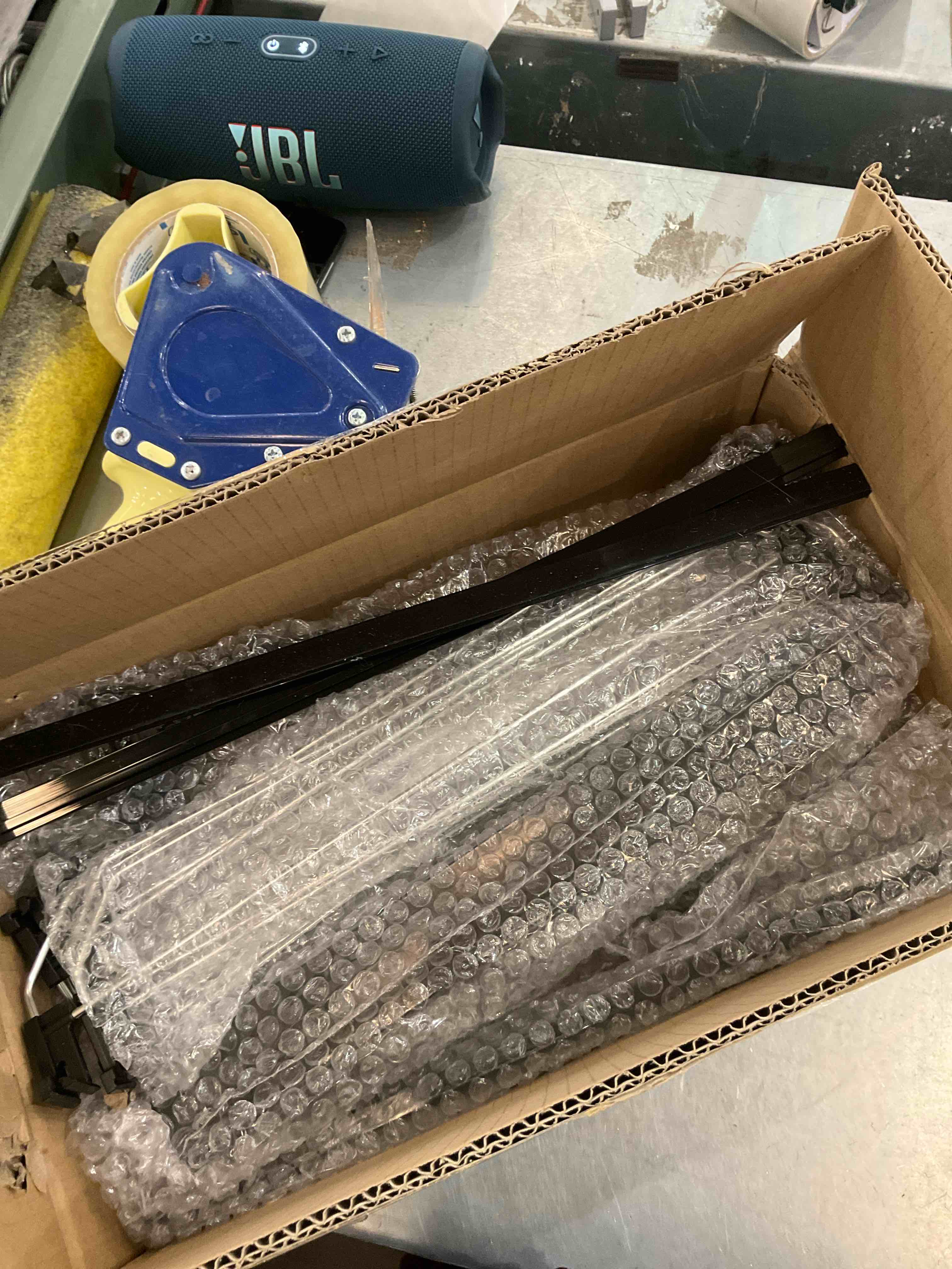 https://s3.amazonaws.com/lotting-images-prod/BargainHunt/EXS01353509_1712174448564.jpeg