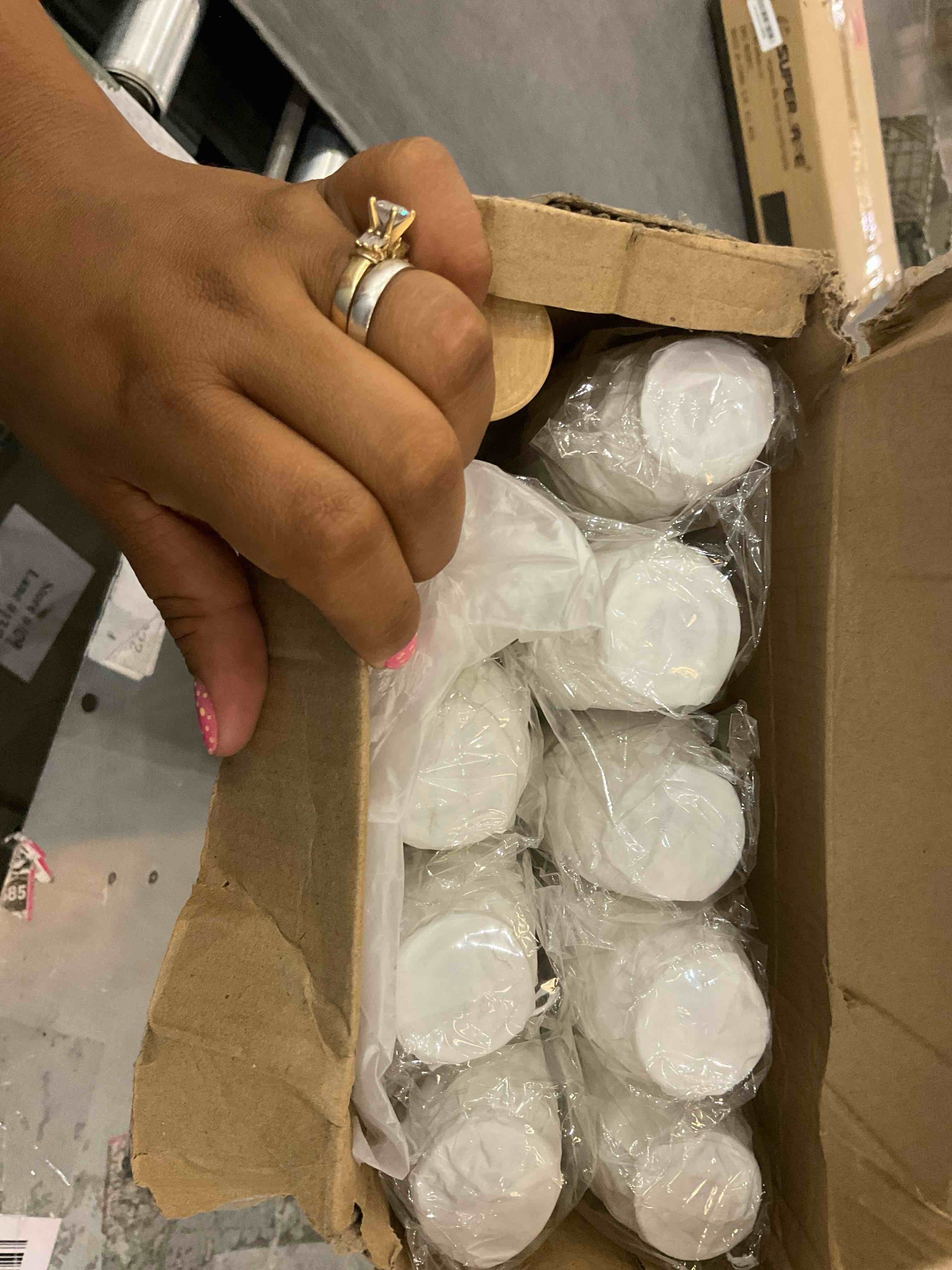 https://s3.amazonaws.com/lotting-images-prod/BargainHunt/EXS01353723_1716910367252.jpeg