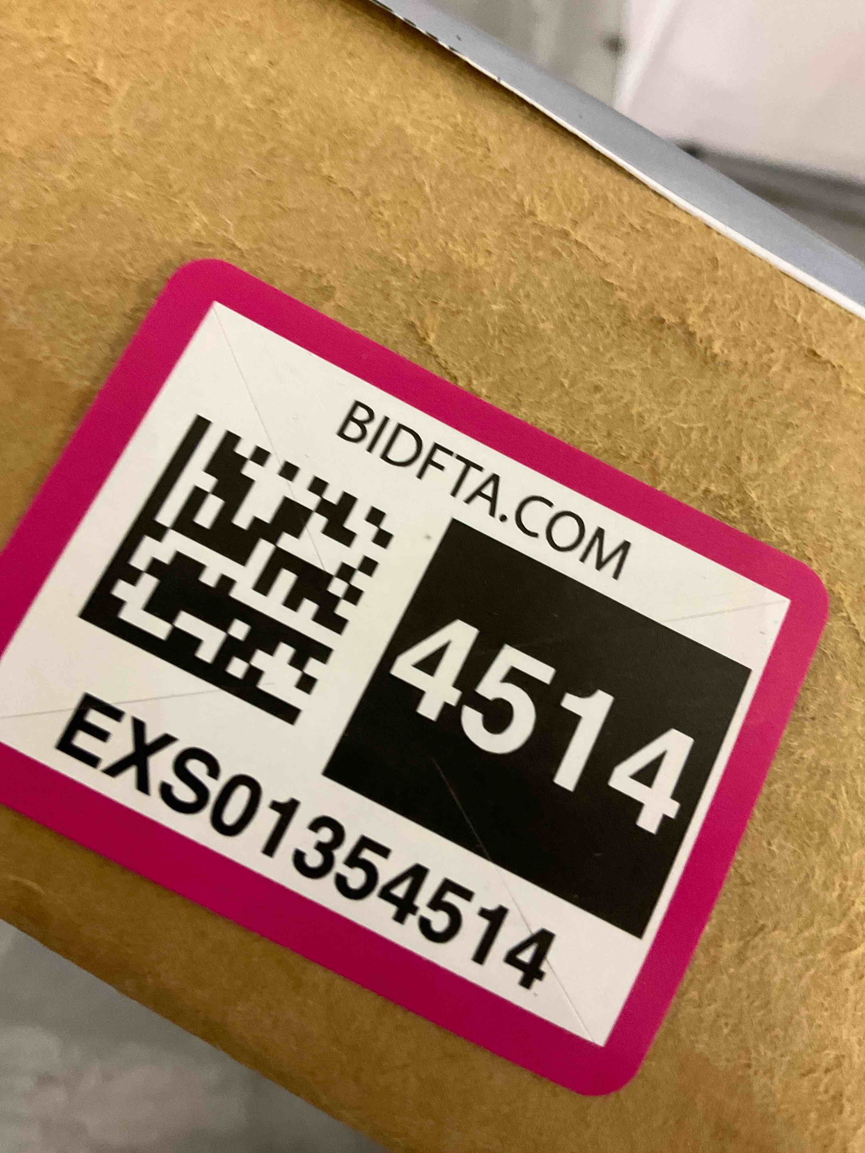https://s3.amazonaws.com/lotting-images-prod/BargainHunt/EXS01354514_1711120142729.jpeg