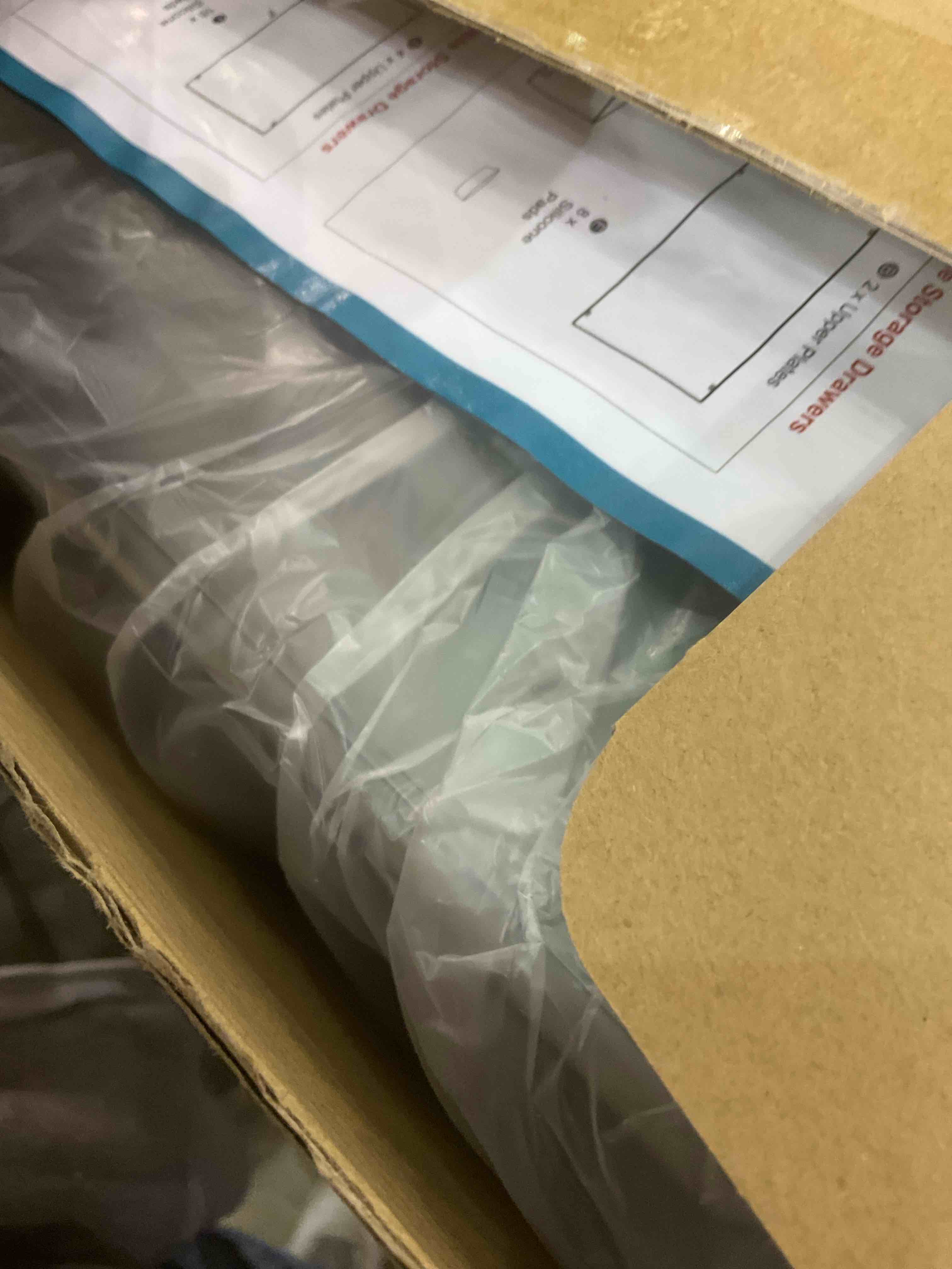 https://s3.amazonaws.com/lotting-images-prod/BargainHunt/EXS01354828_1711461819319.jpeg