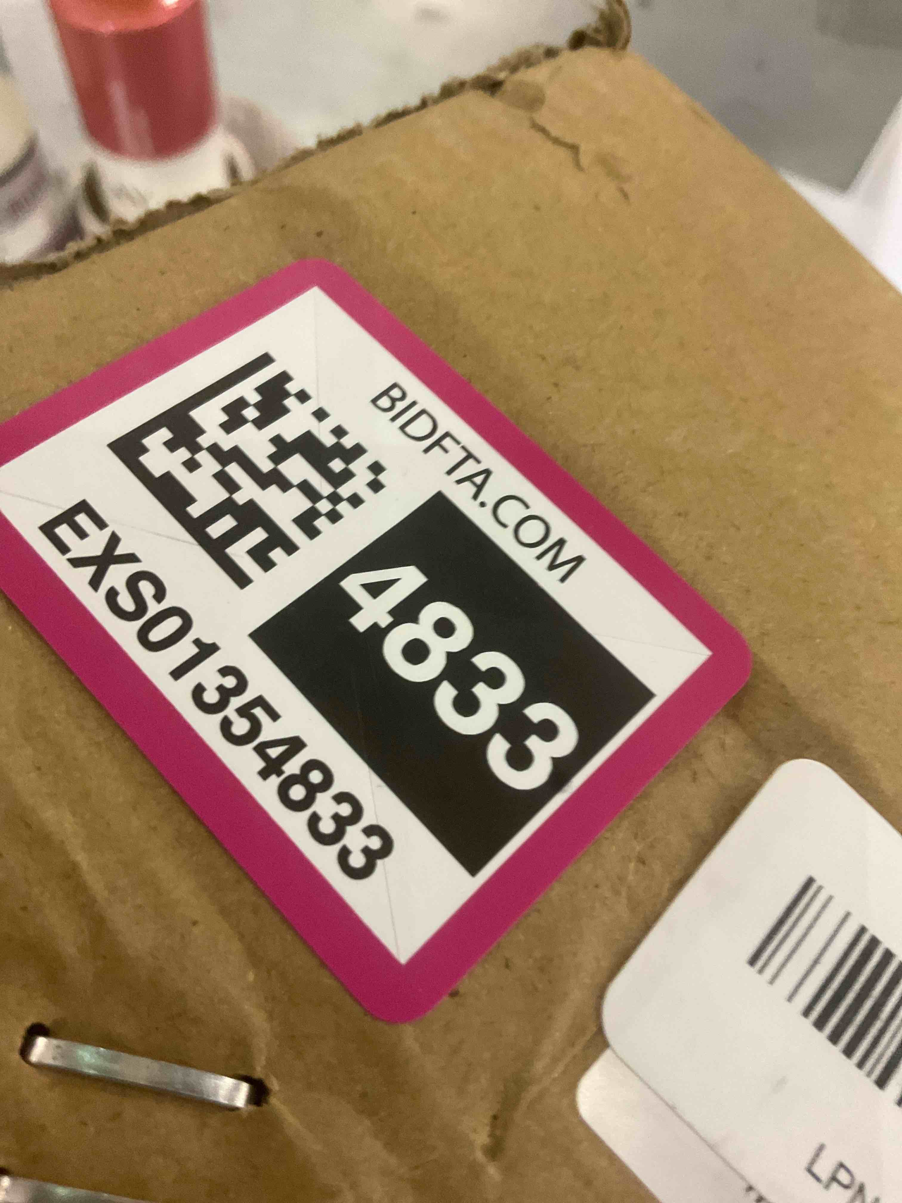 https://s3.amazonaws.com/lotting-images-prod/BargainHunt/EXS01354833_1711462657407.jpeg