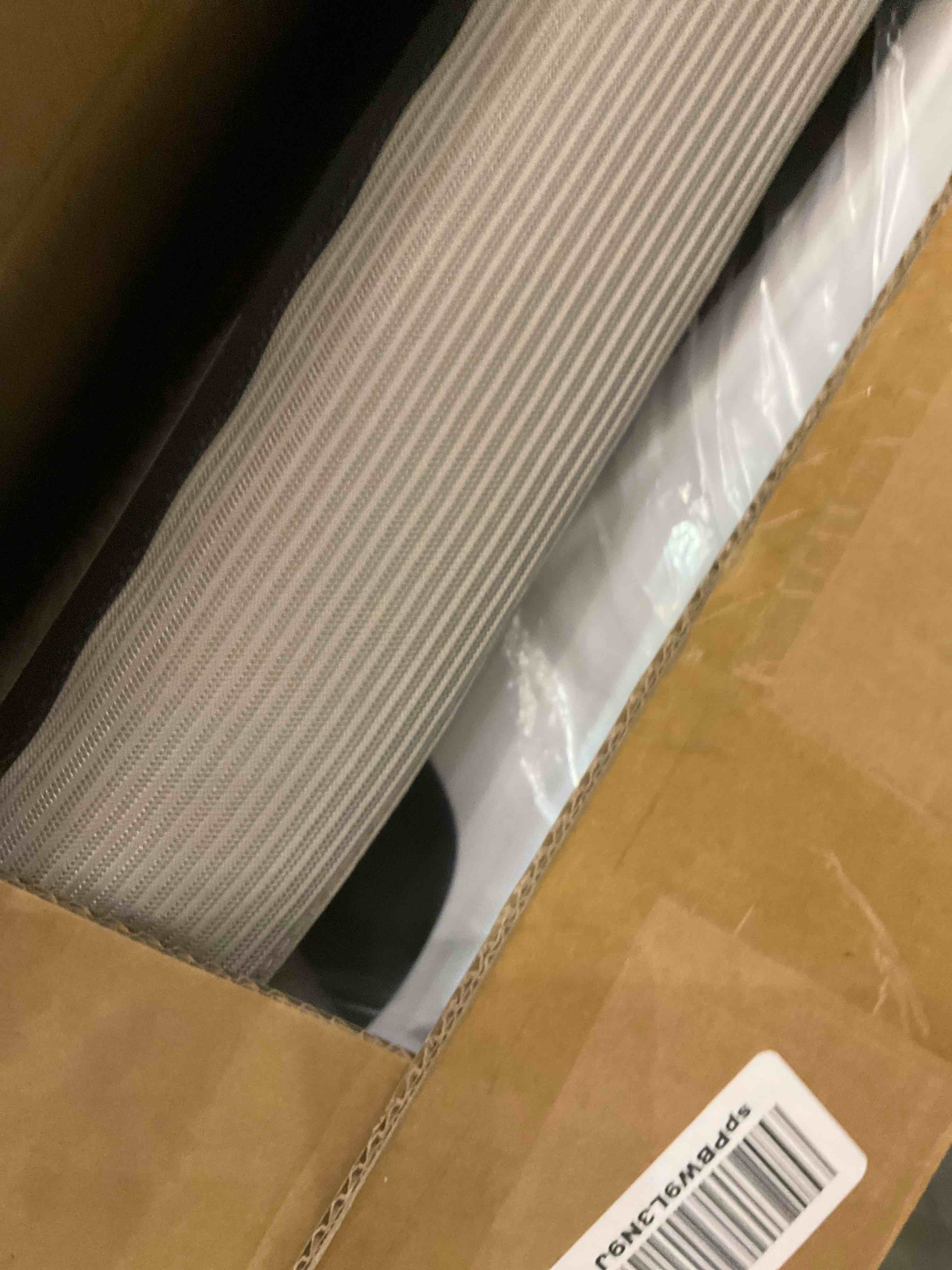 https://s3.amazonaws.com/lotting-images-prod/BargainHunt/EXS01354953_1711725538403.jpeg