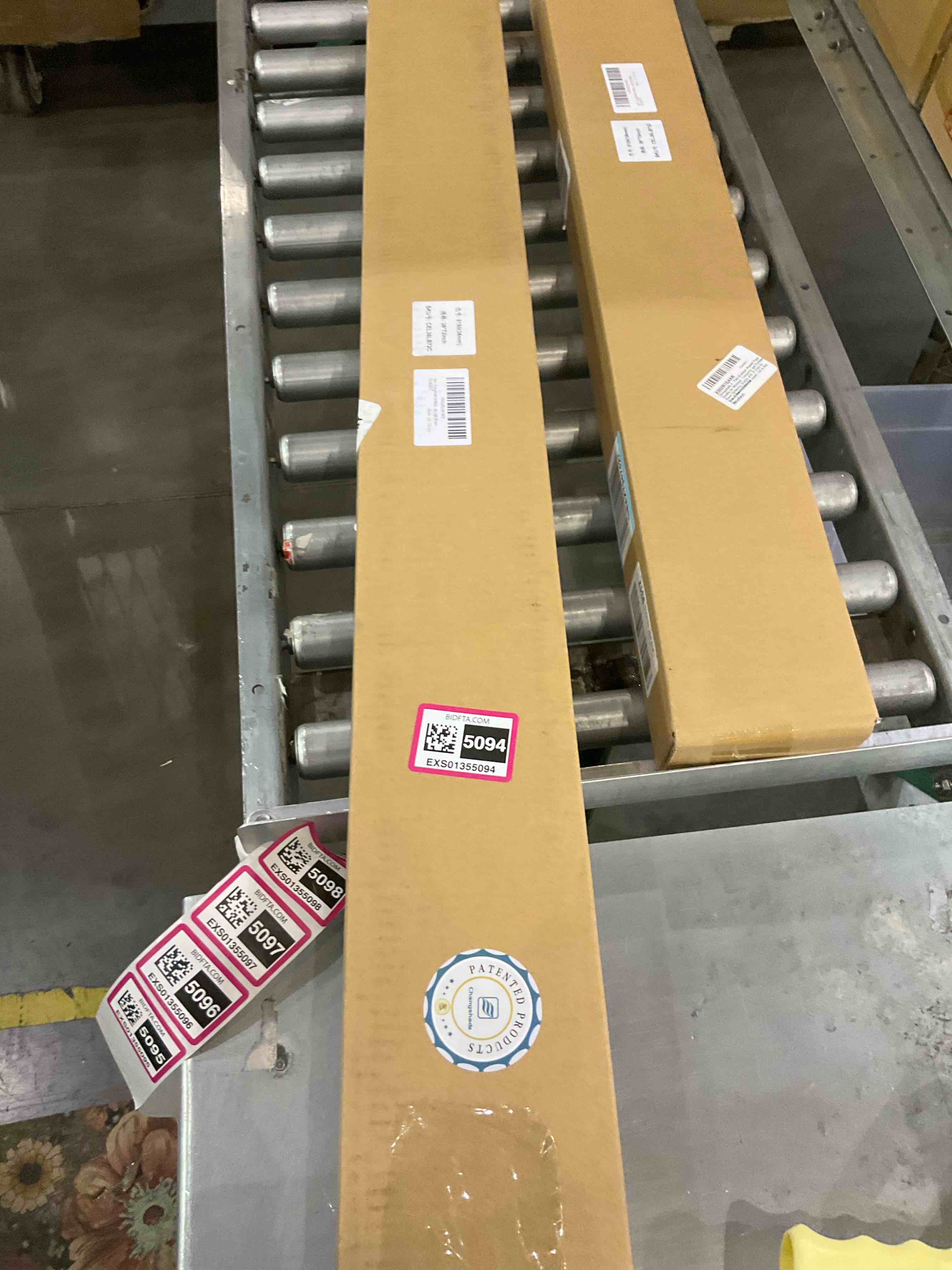 https://s3.amazonaws.com/lotting-images-prod/BargainHunt/EXS01355094_1711106467677.jpeg
