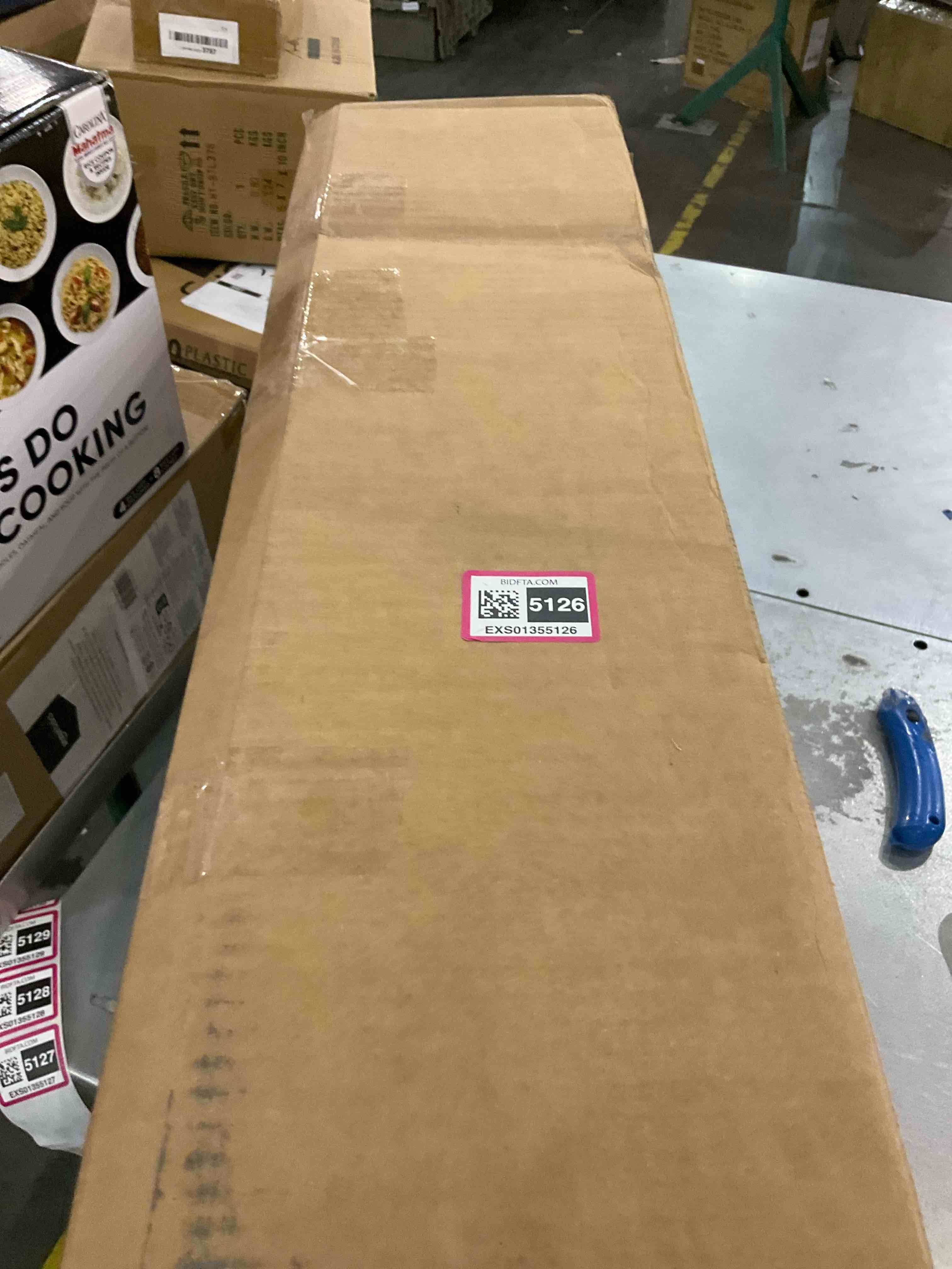https://s3.amazonaws.com/lotting-images-prod/BargainHunt/EXS01355126_1711111840689.jpeg