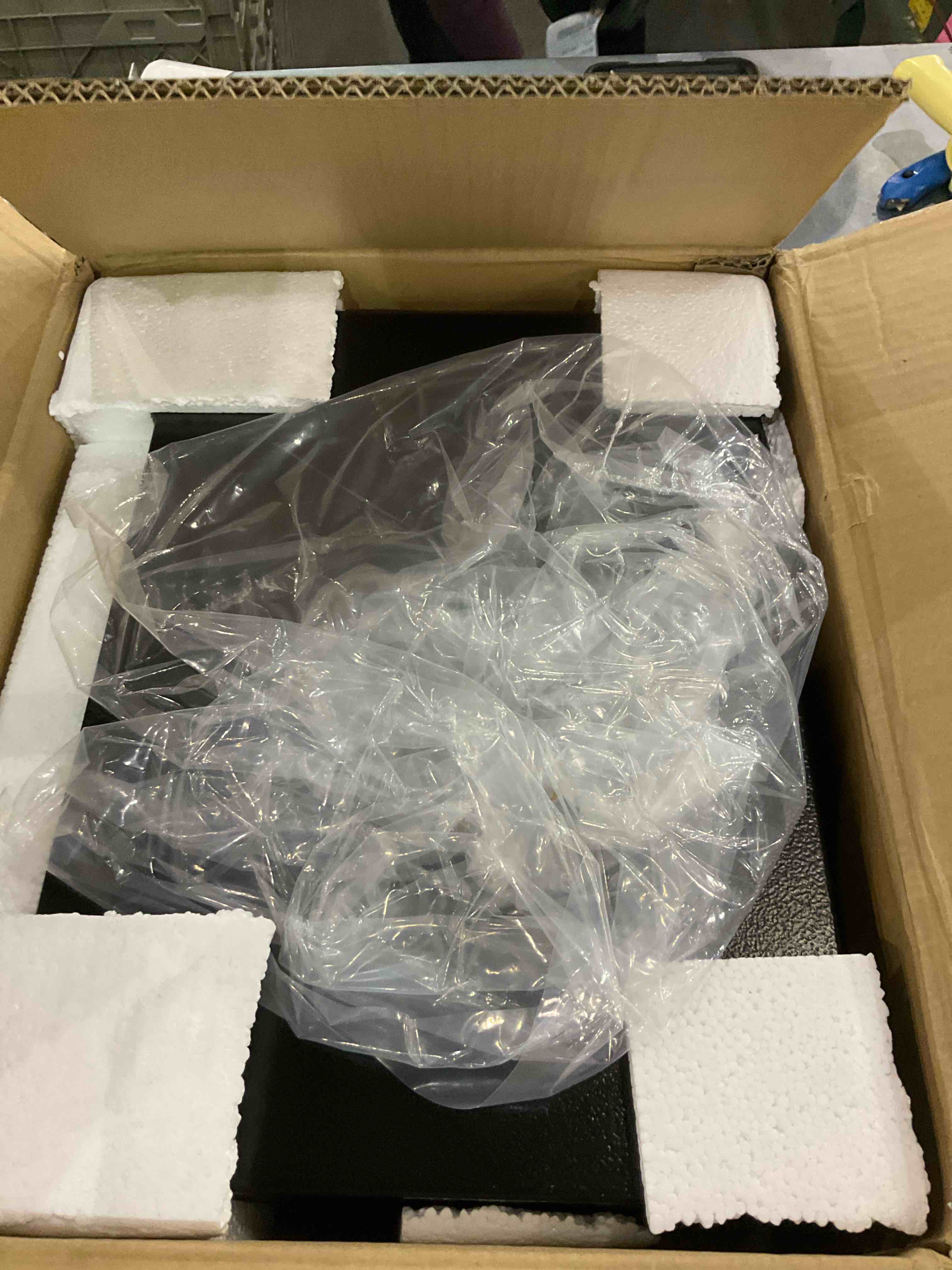 https://s3.amazonaws.com/lotting-images-prod/BargainHunt/EXS01355234_1711365363942.jpeg