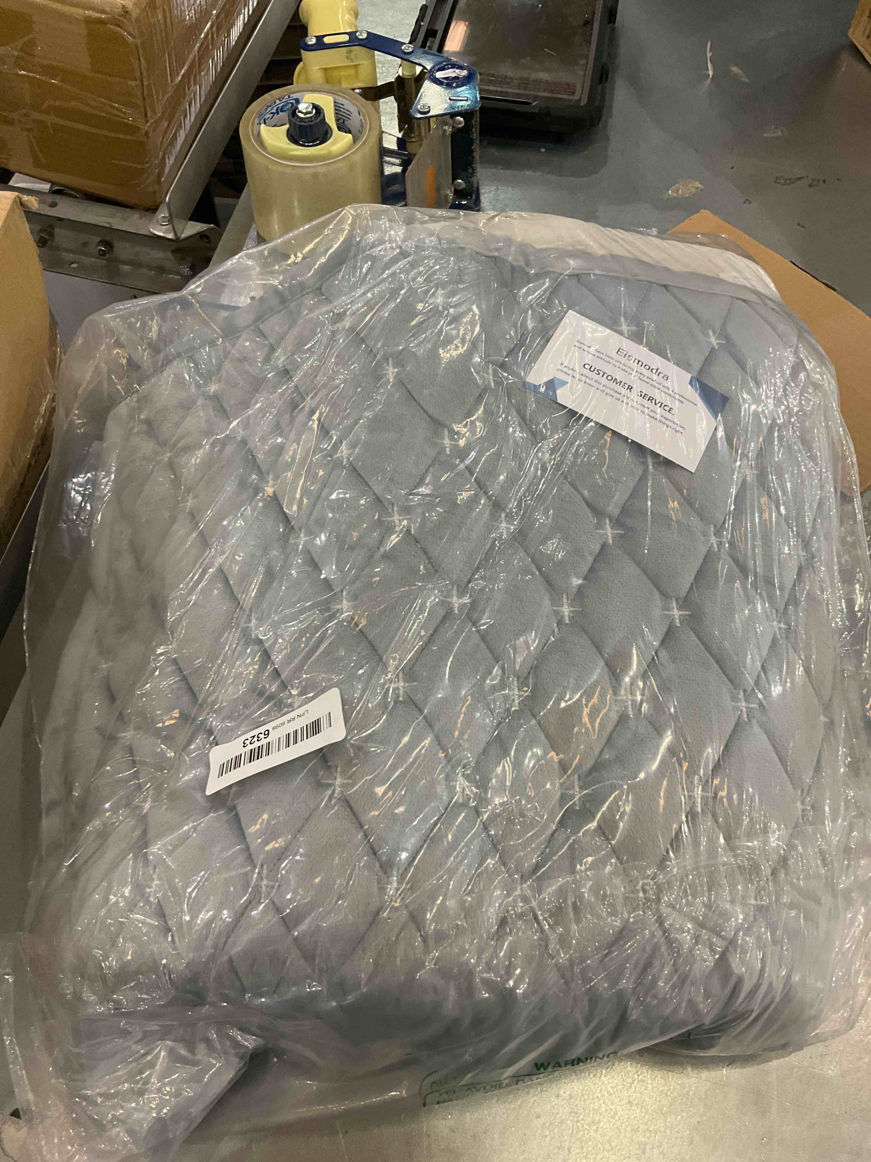 https://s3.amazonaws.com/lotting-images-prod/BargainHunt/EXS01355381_1711386546566.jpeg