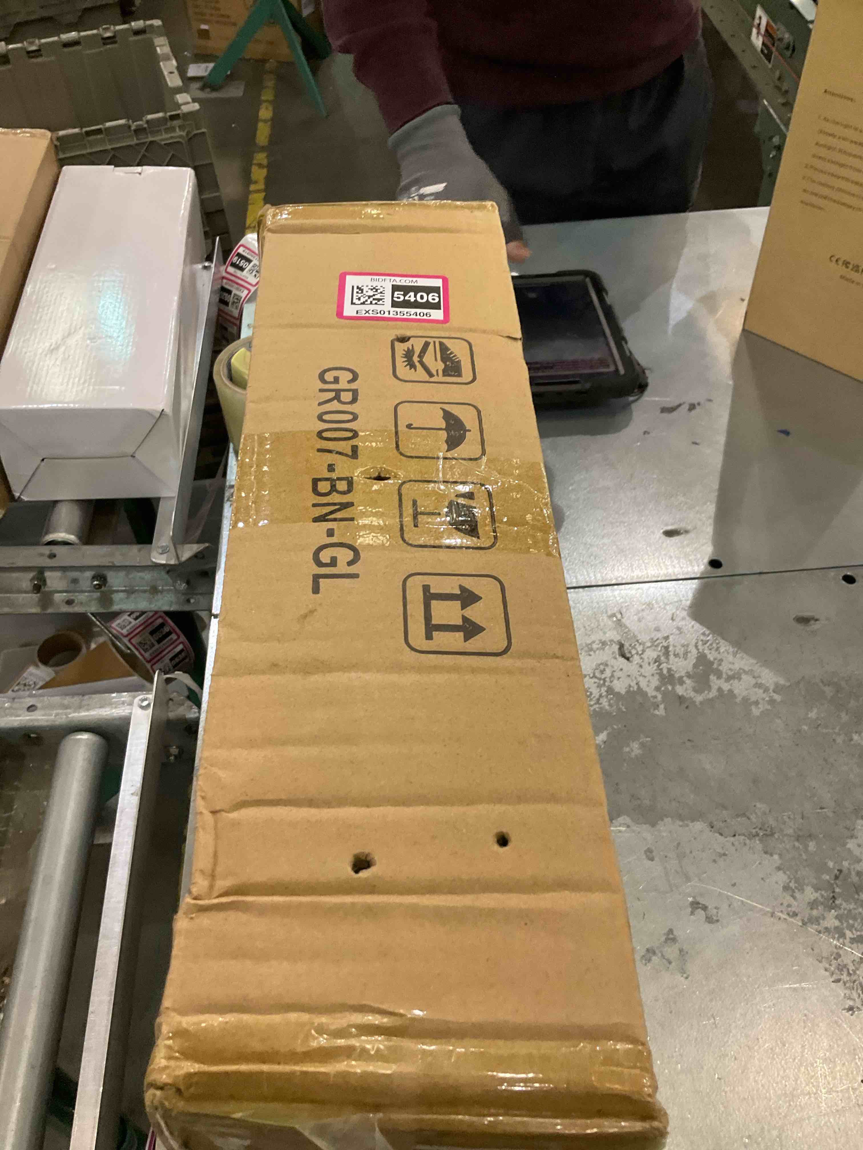 https://s3.amazonaws.com/lotting-images-prod/BargainHunt/EXS01355406_1711391268681.jpeg
