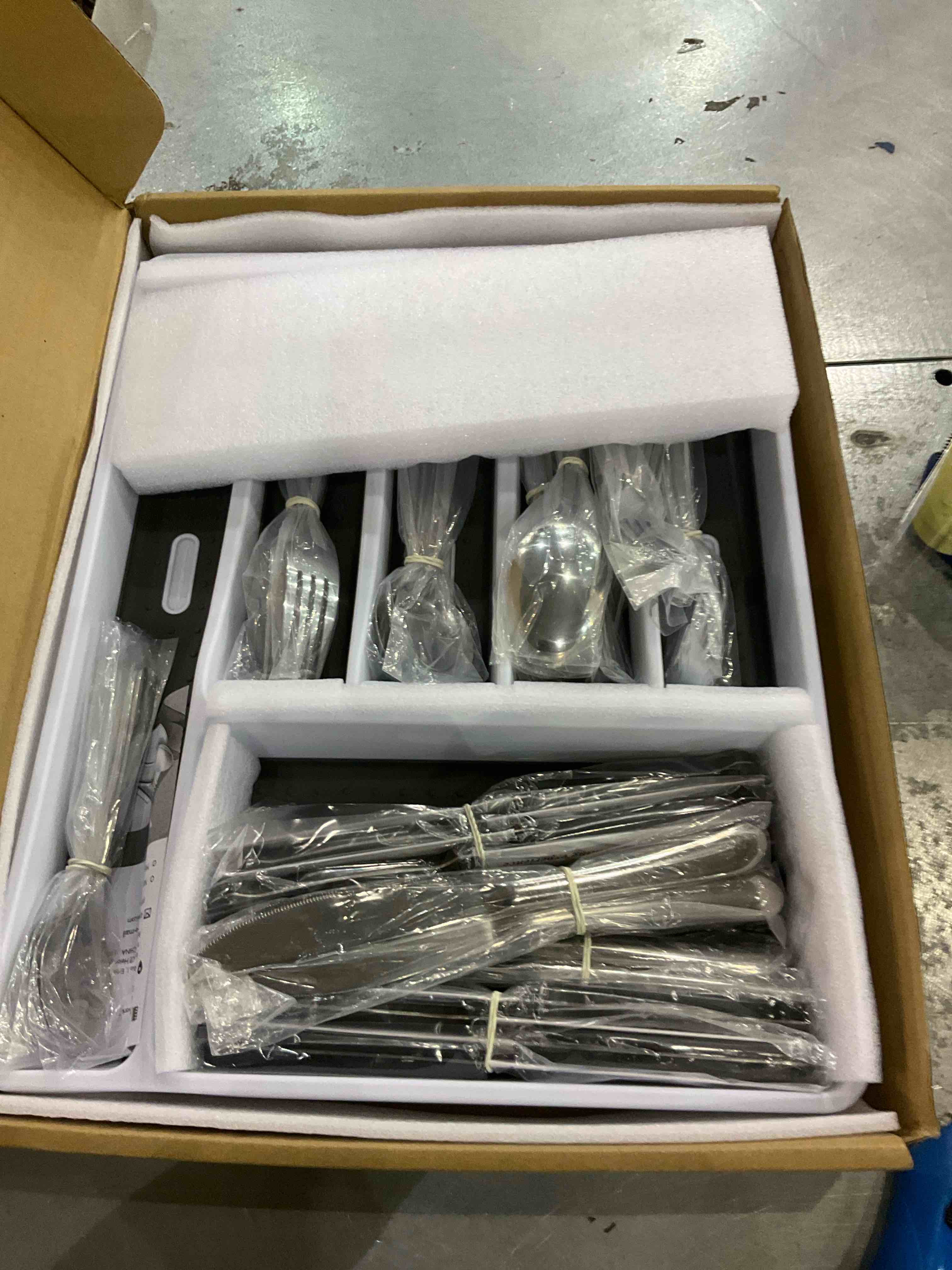 https://s3.amazonaws.com/lotting-images-prod/BargainHunt/EXS01355461_1711454154925.jpeg