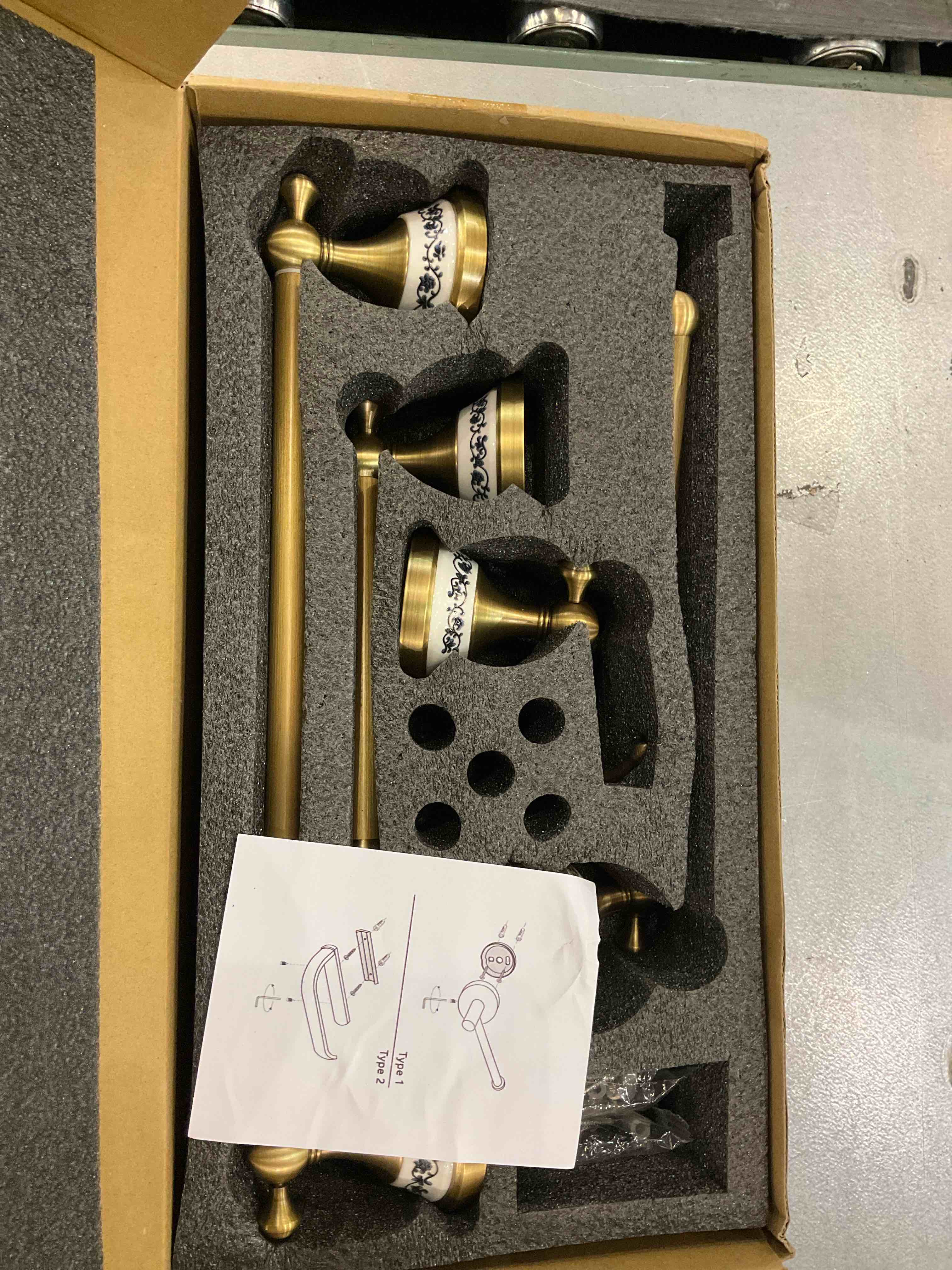 https://s3.amazonaws.com/lotting-images-prod/BargainHunt/EXS01355622_1710942105342.jpeg