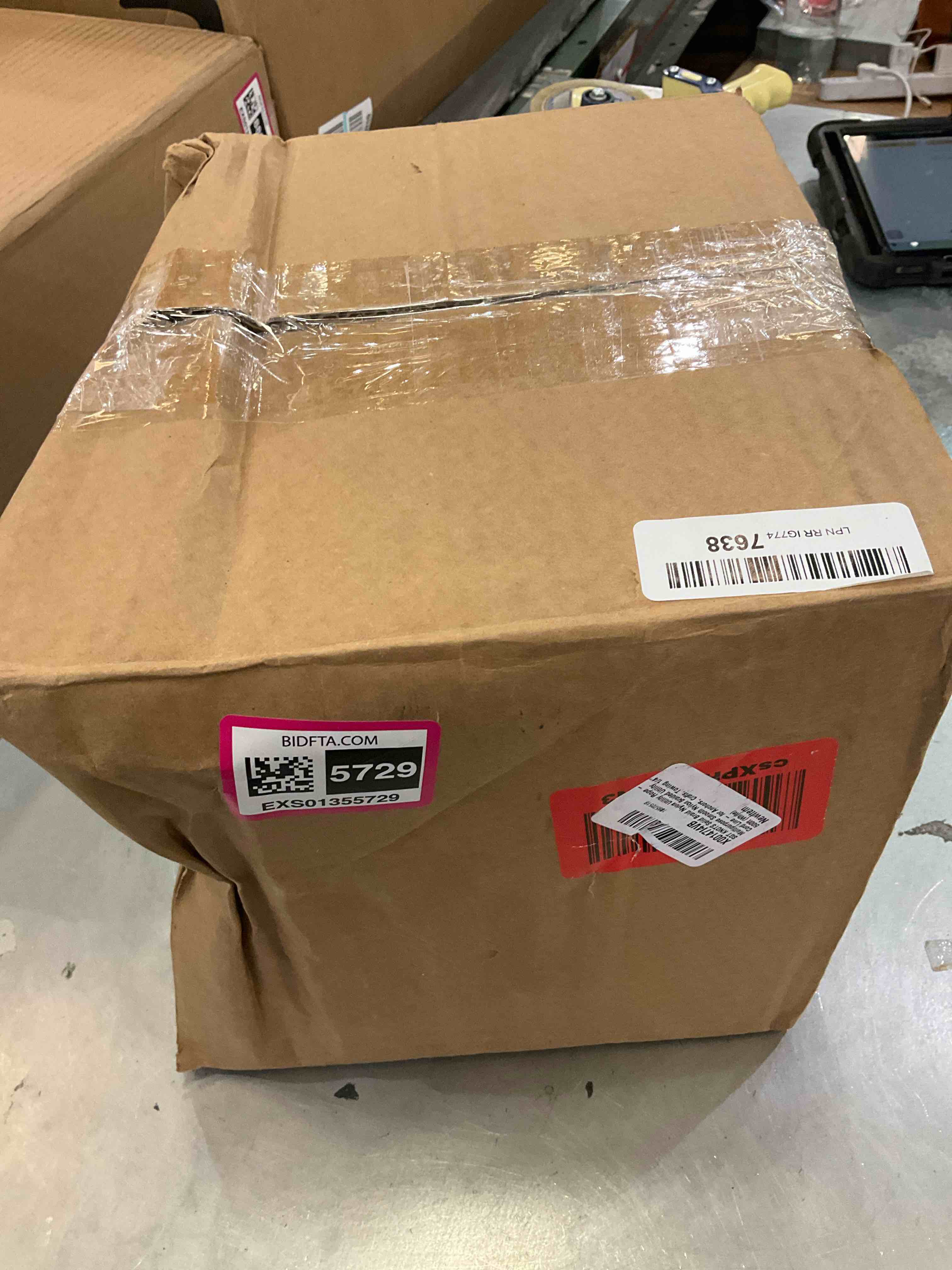 https://s3.amazonaws.com/lotting-images-prod/BargainHunt/EXS01355729_1710959822390.jpeg